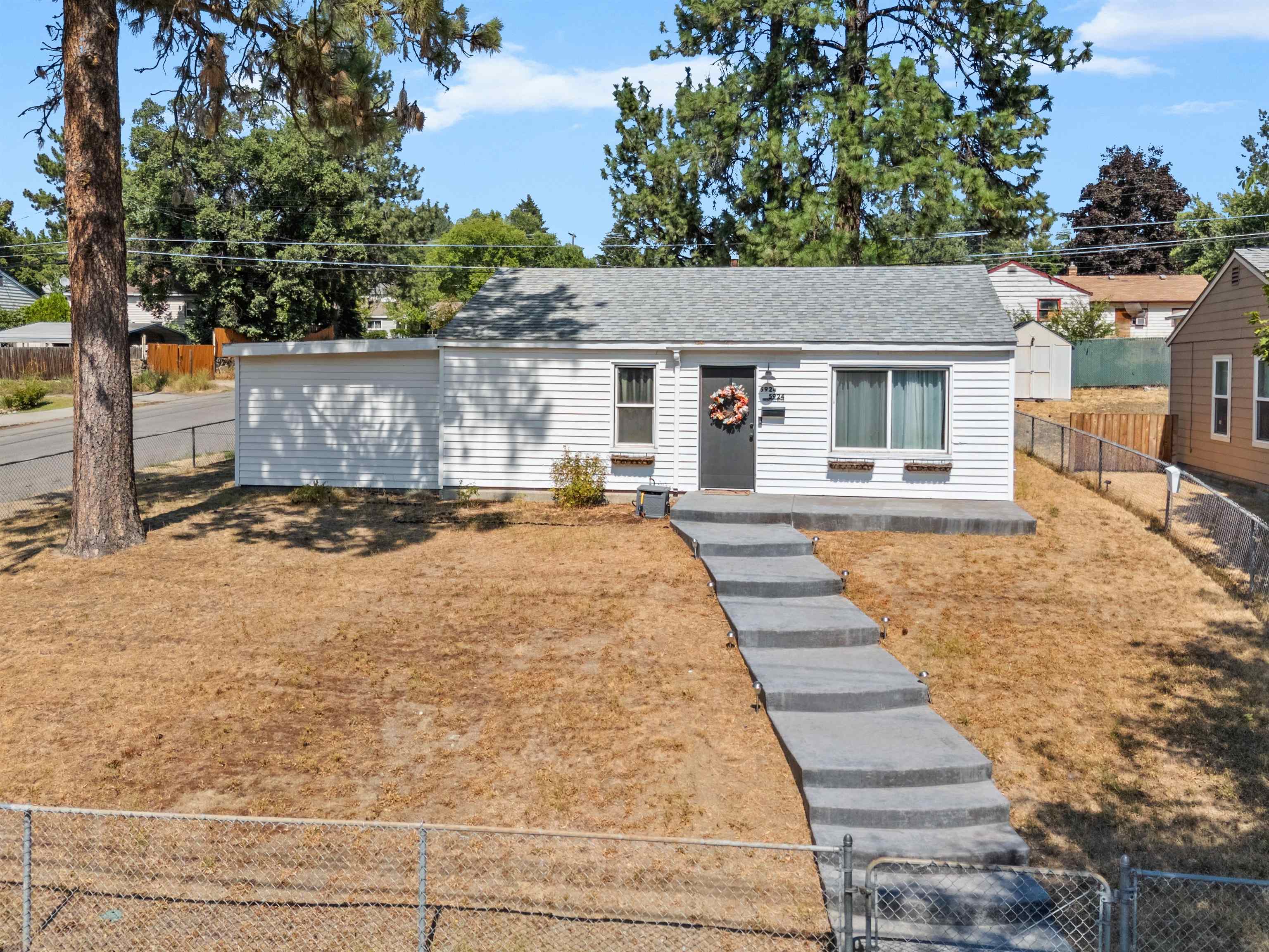 5924 N Driscoll Blvd - Photo 1