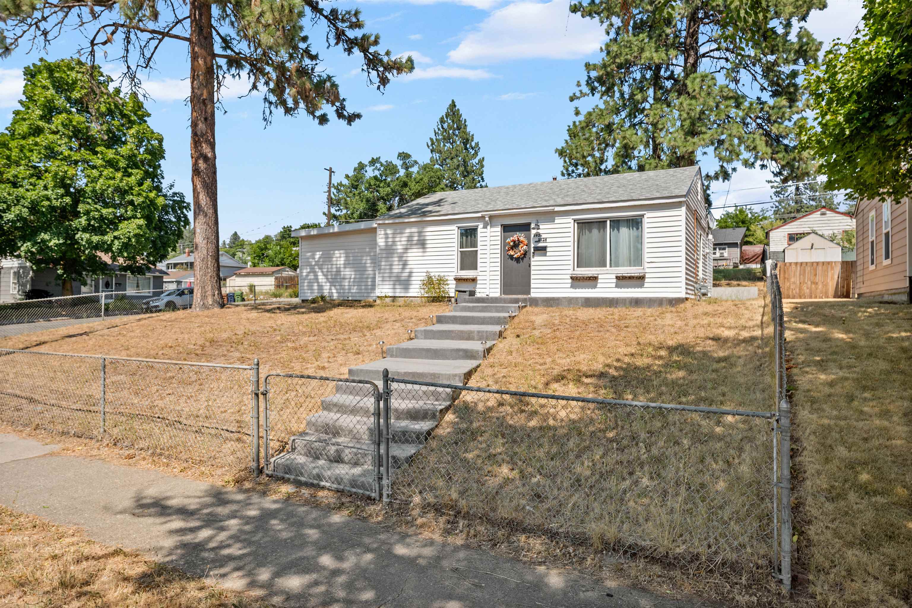 5924 N Driscoll Blvd - Photo 2