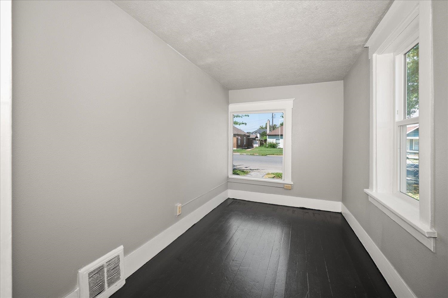 2224 E Empire Ave - Photo 21