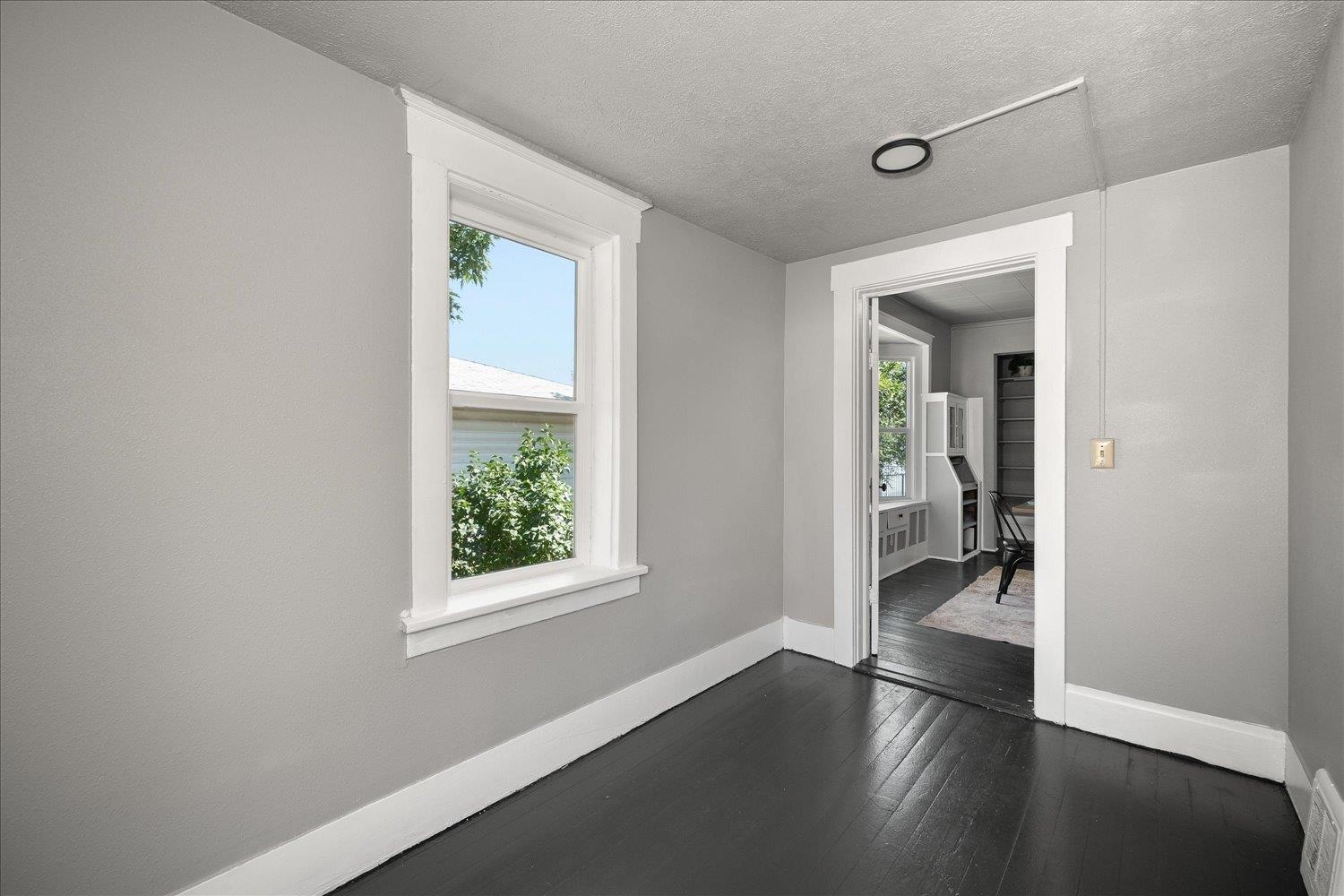 2224 E Empire Ave - Photo 22