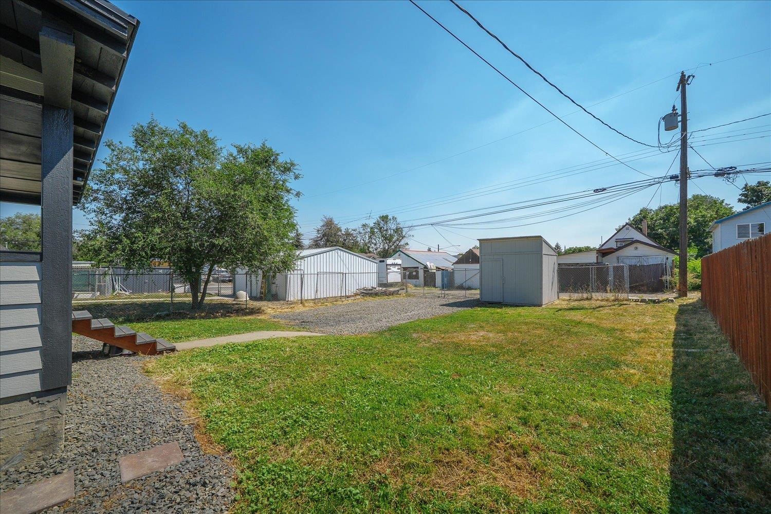 2224 E Empire Ave - Photo 28