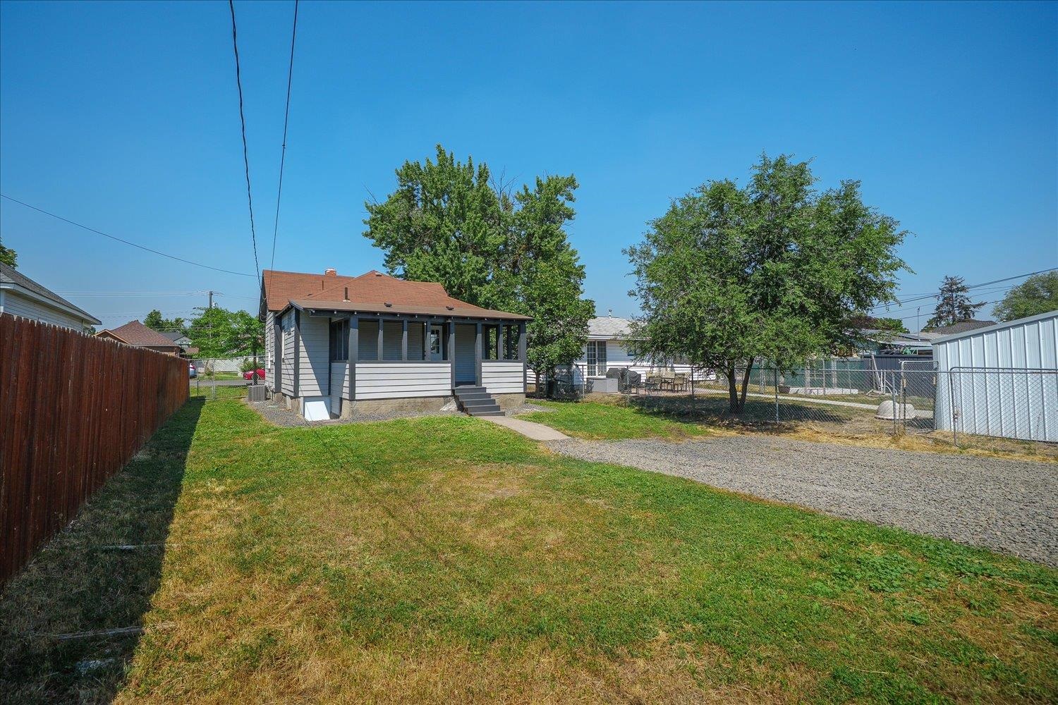 2224 E Empire Ave - Photo 29