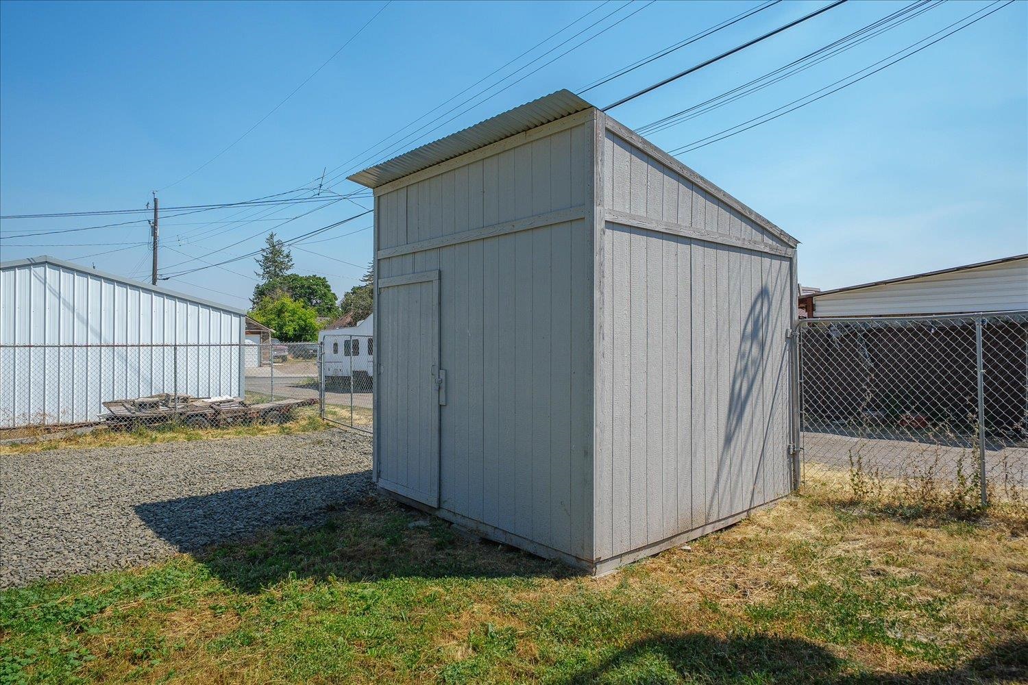 2224 E Empire Ave - Photo 32