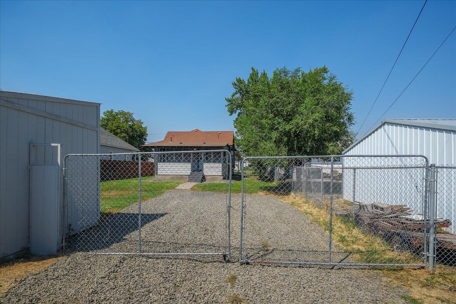 2224 E Empire Ave - Photo 33