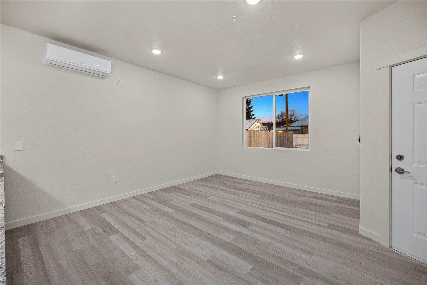 1429 E 1ST Ave - Photo 2