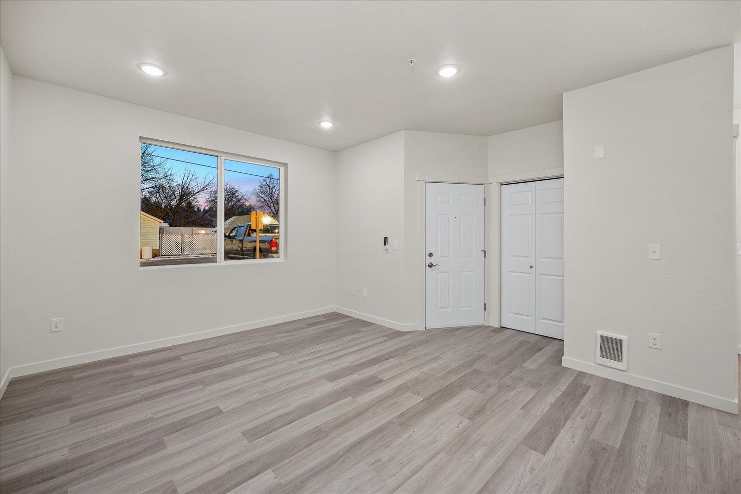 1429 E 1ST Ave - Photo 17