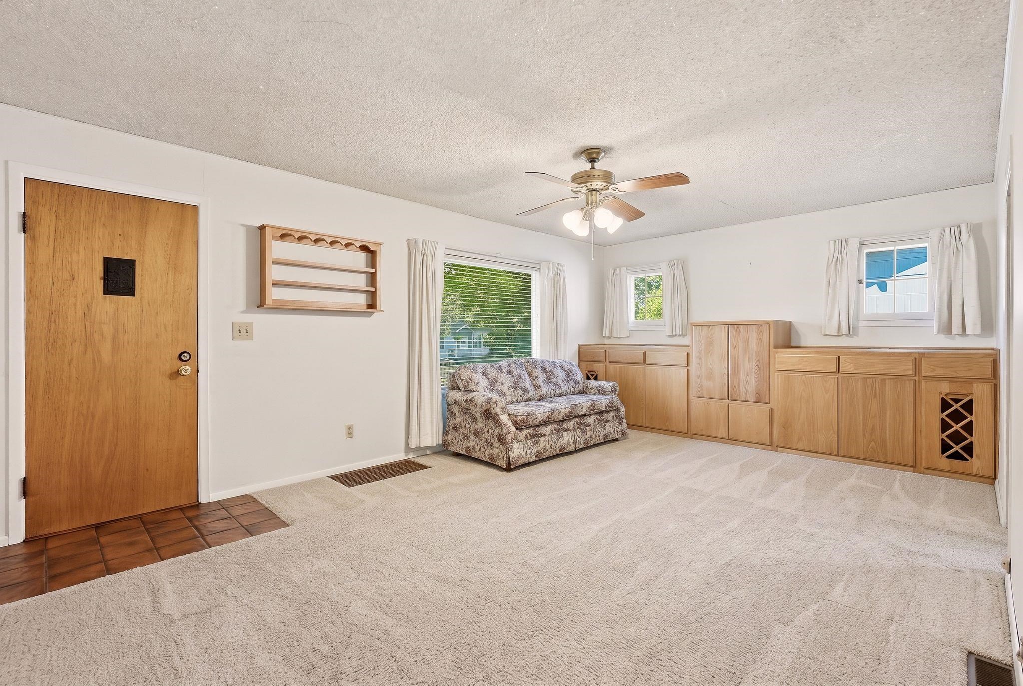 421 E Courtland Ave - Photo 5