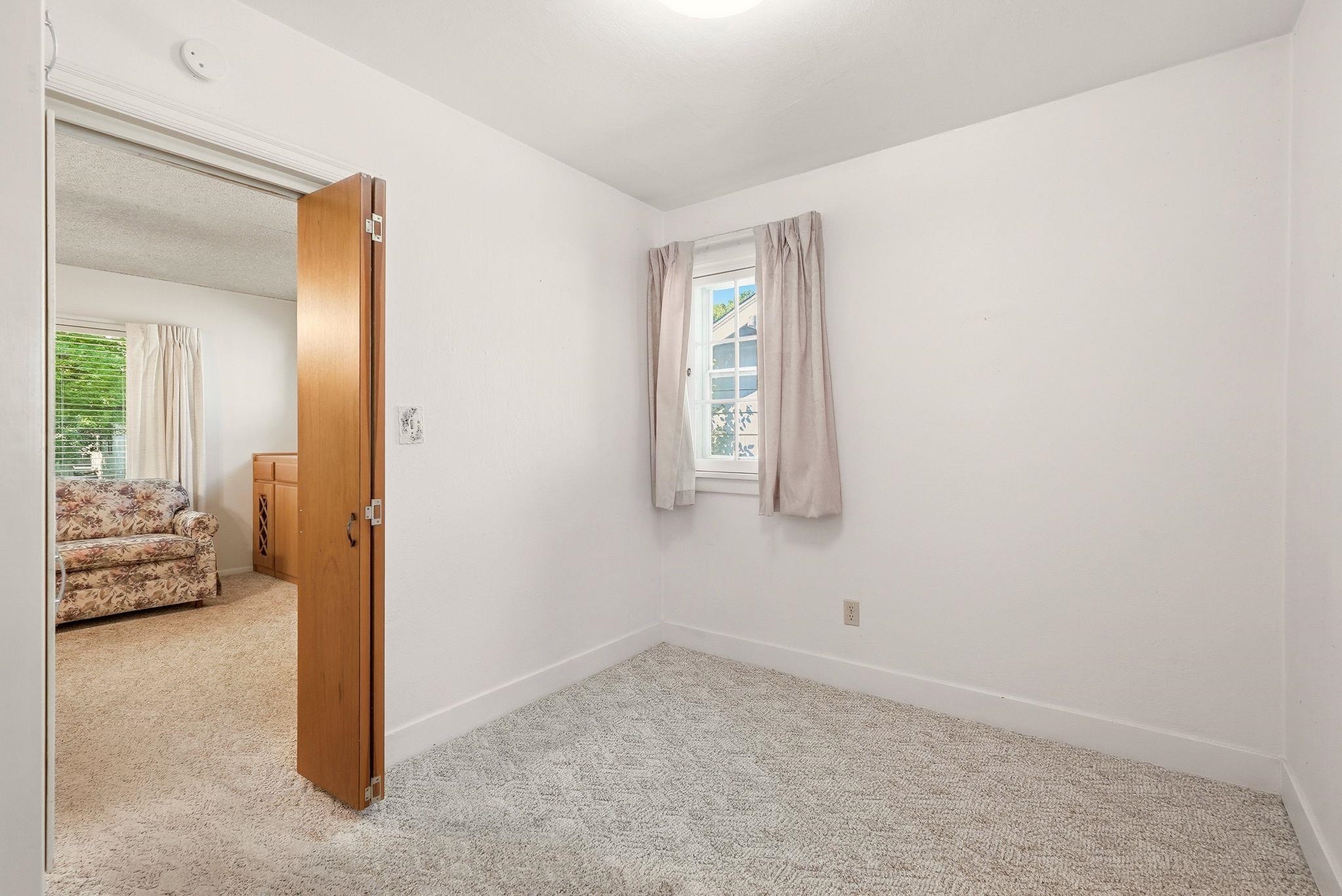 421 E Courtland Ave - Photo 10