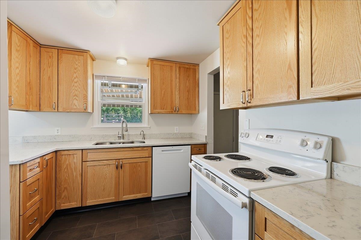 13121 E SALTESE Rd - Photo 13