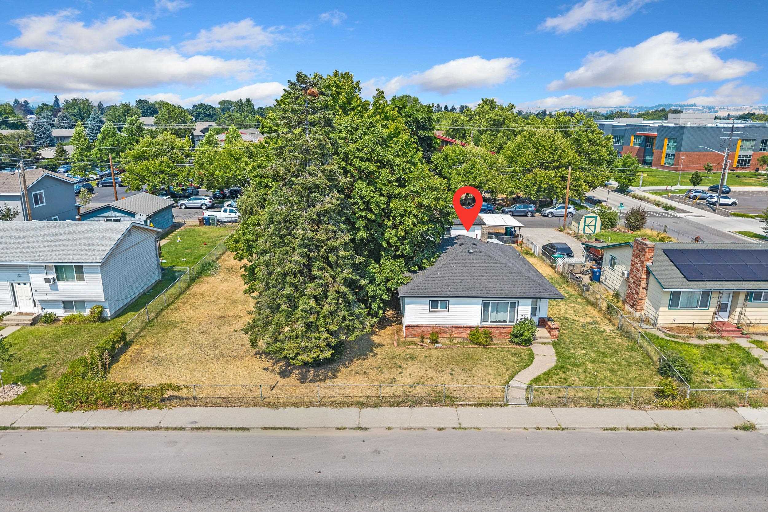 2423 E Empire Ave - Photo 4