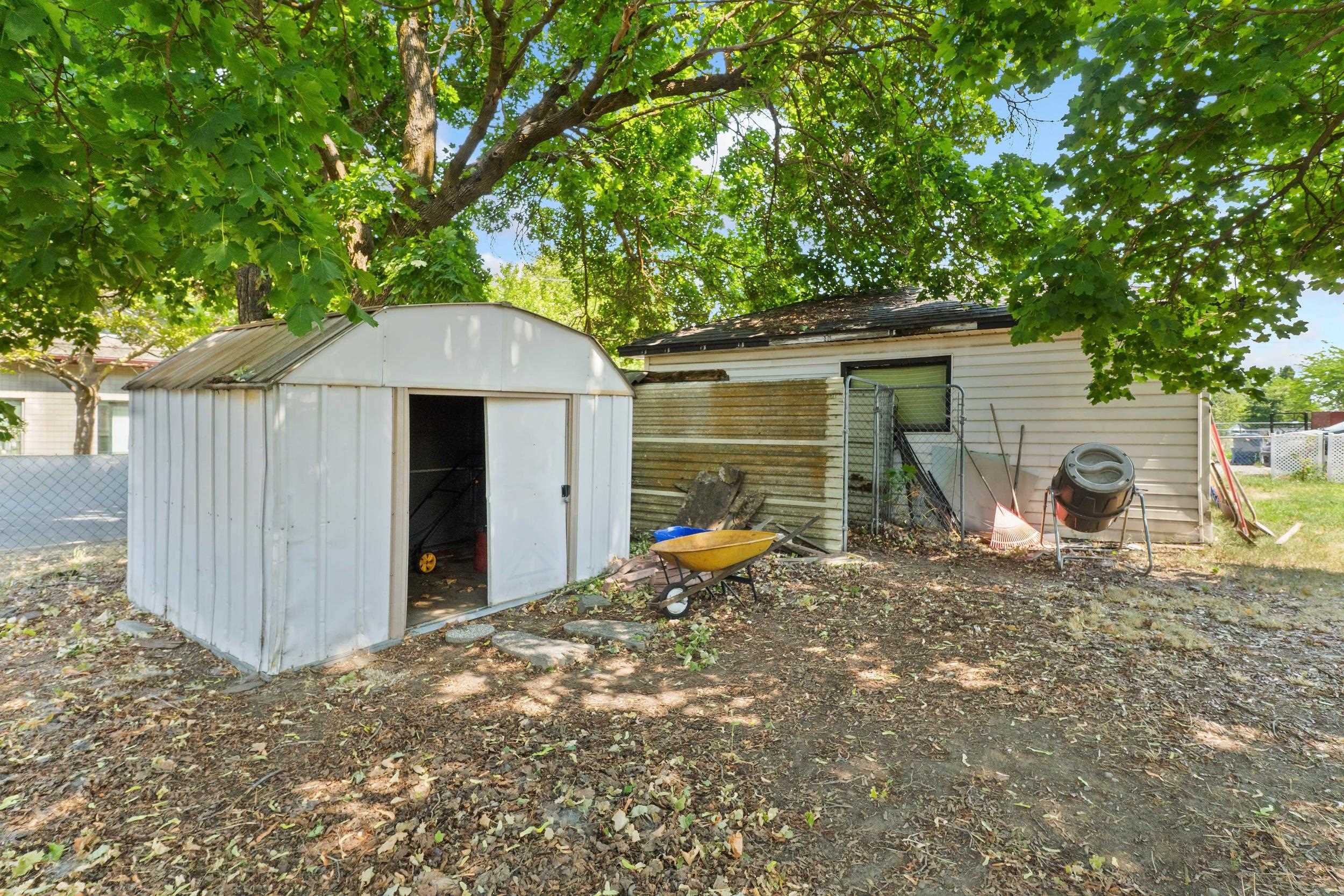 2423 E Empire Ave - Photo 31