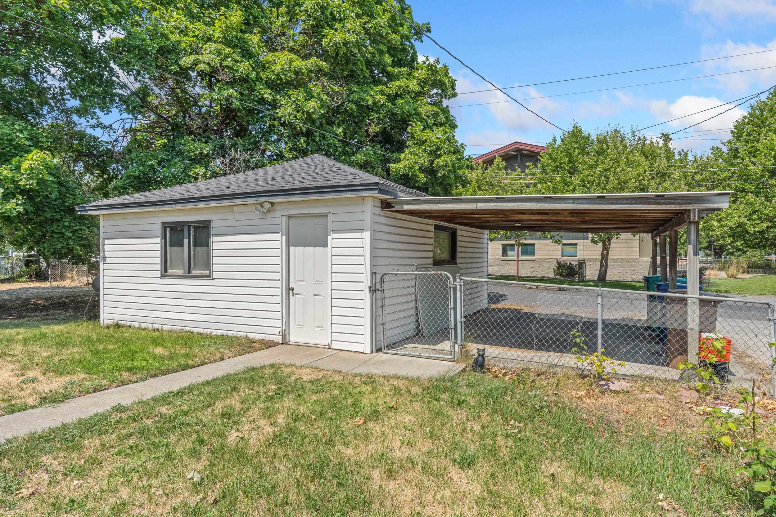 2423 E Empire Ave - Photo 32
