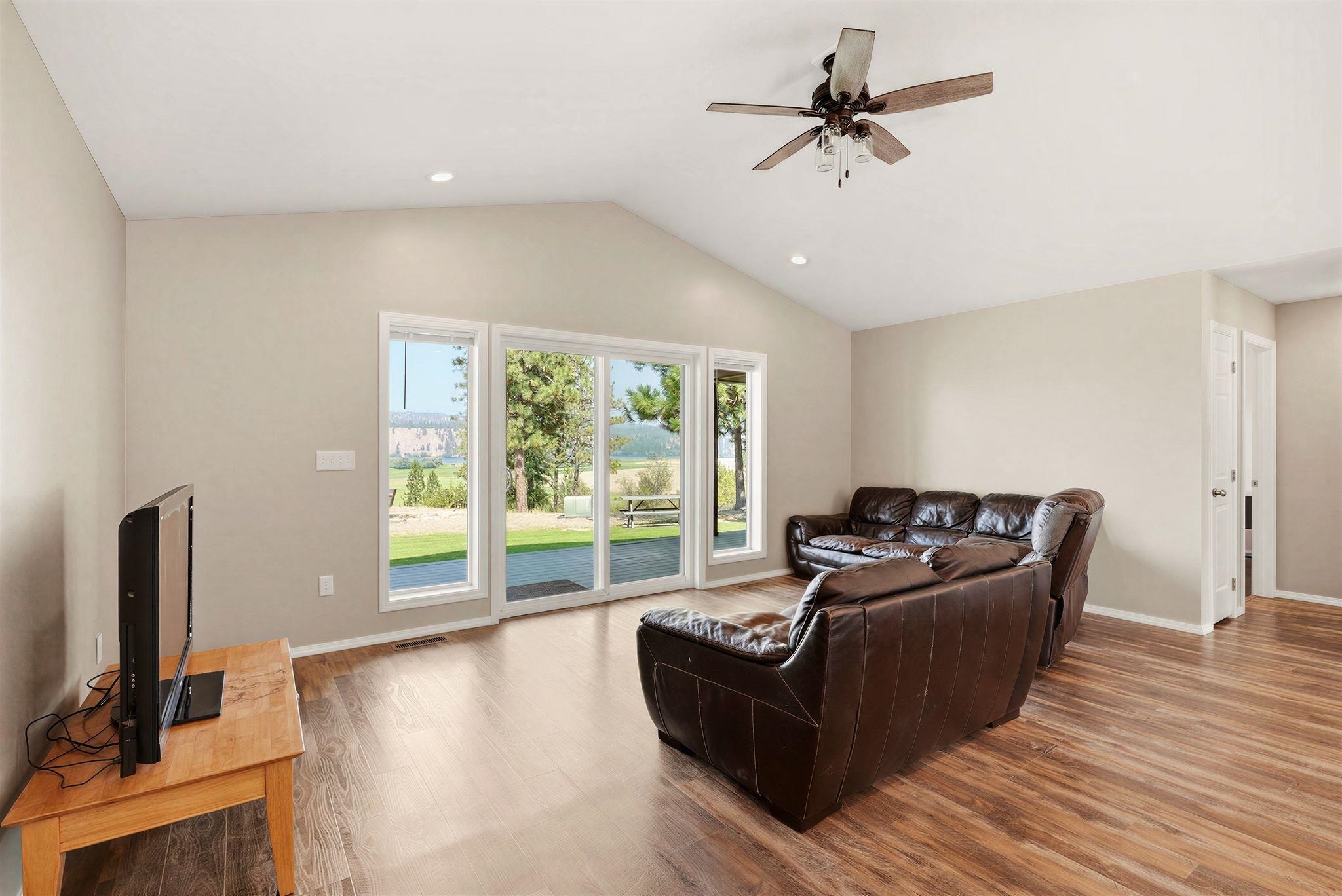 18511 N Sportsmans Paradise Ln - Photo 4