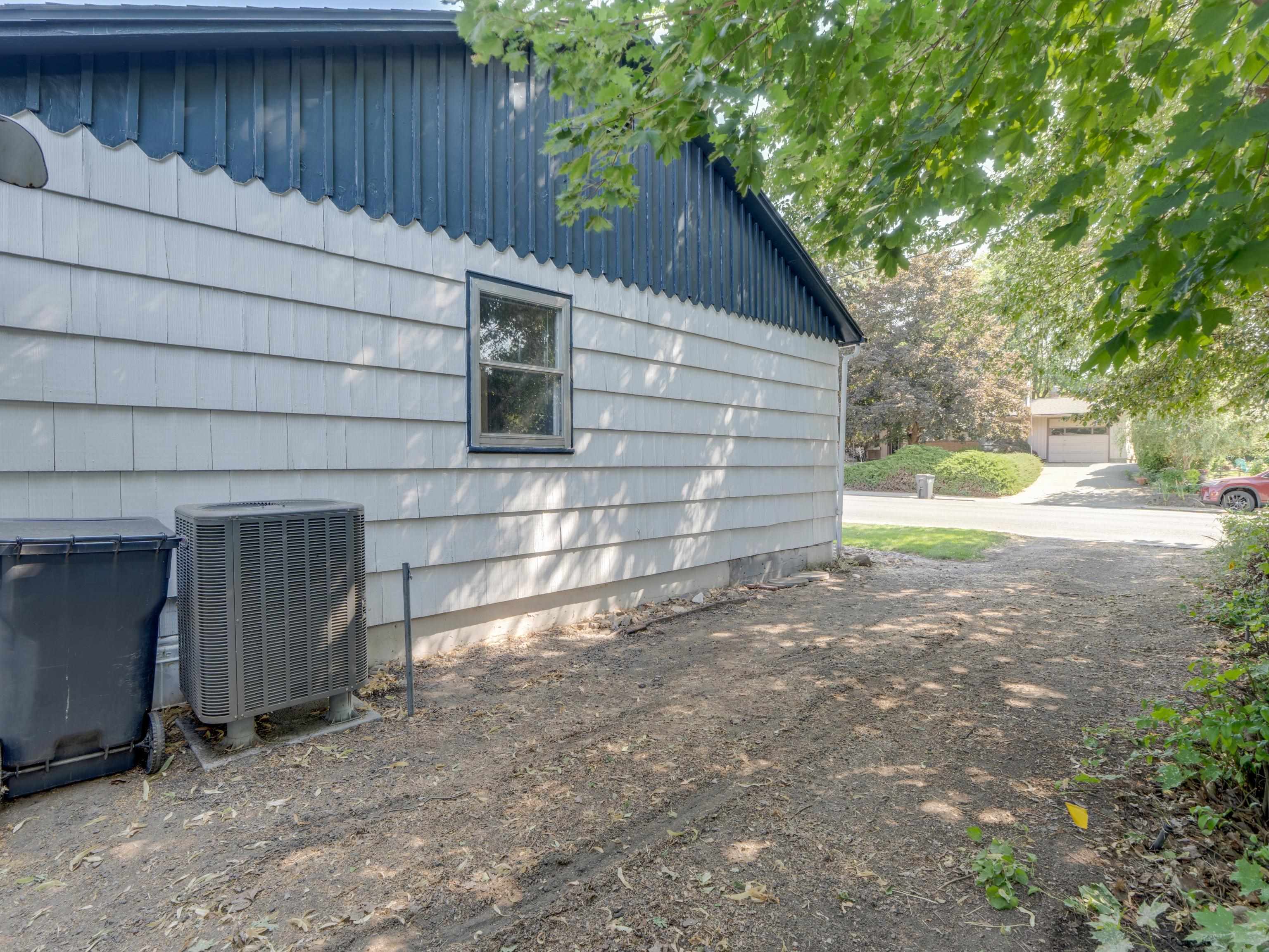 310 N 6th St - Photo 4