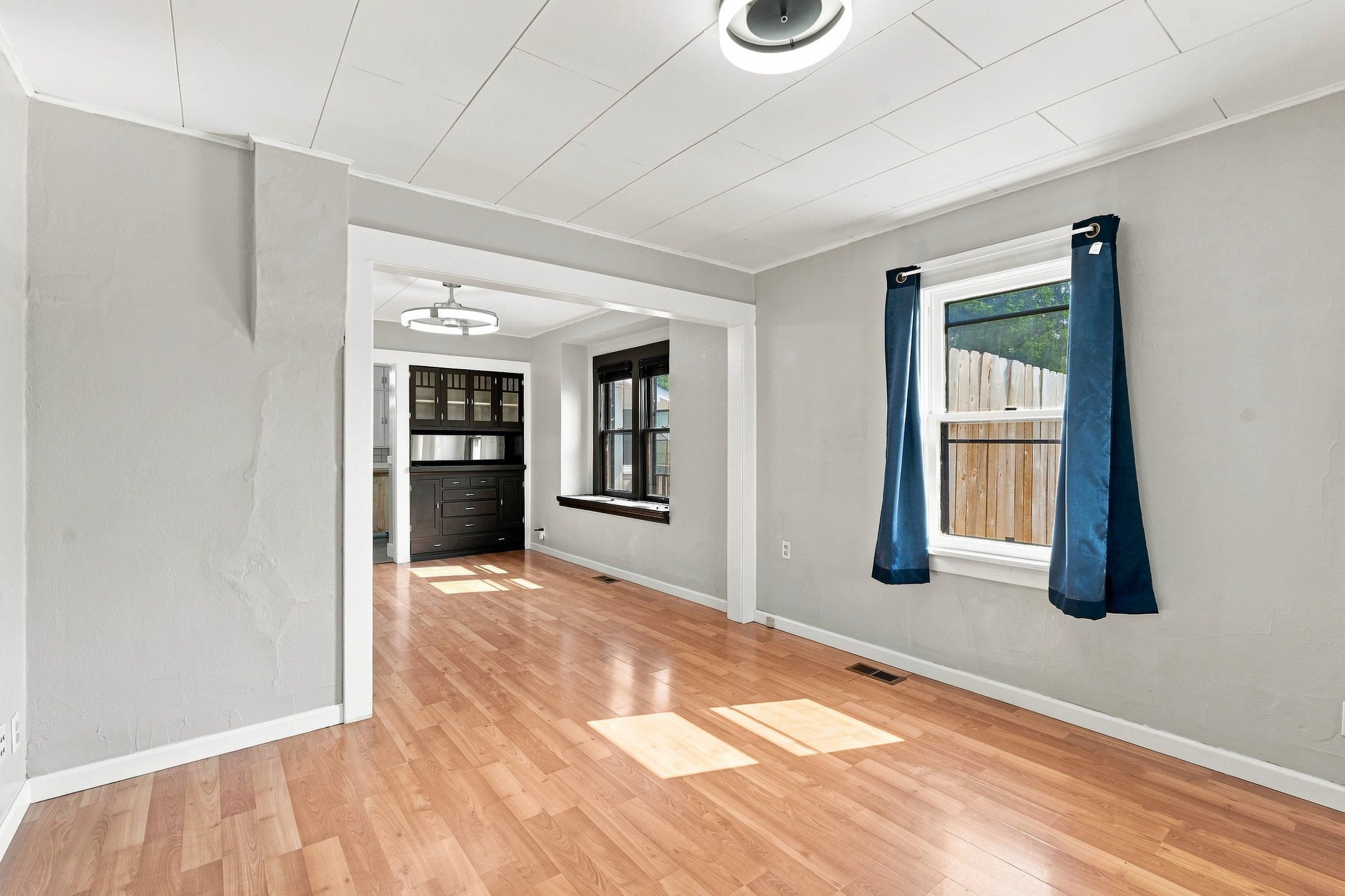 10319 E Broadway Ave - Photo 8