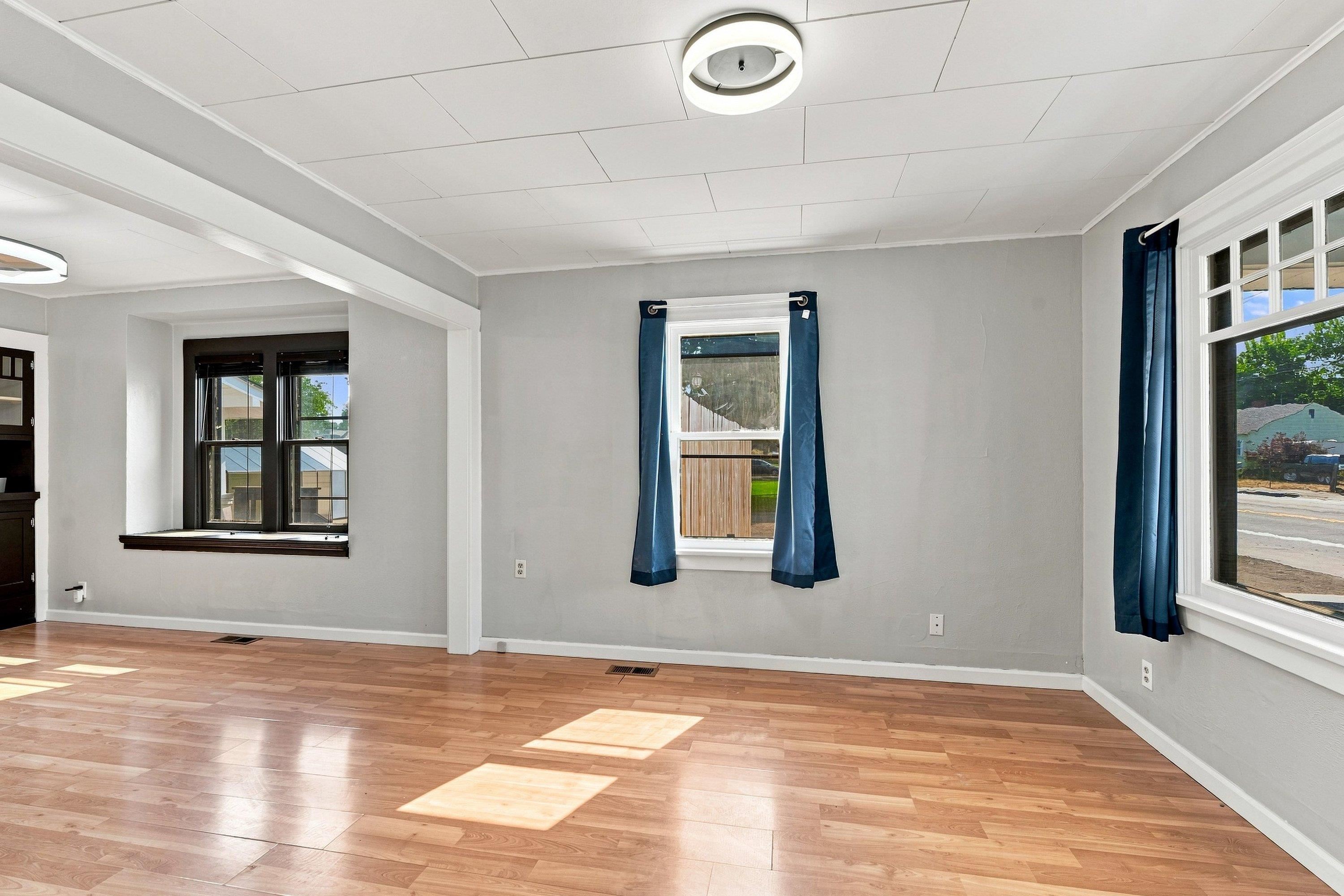 10319 E Broadway Ave - Photo 9