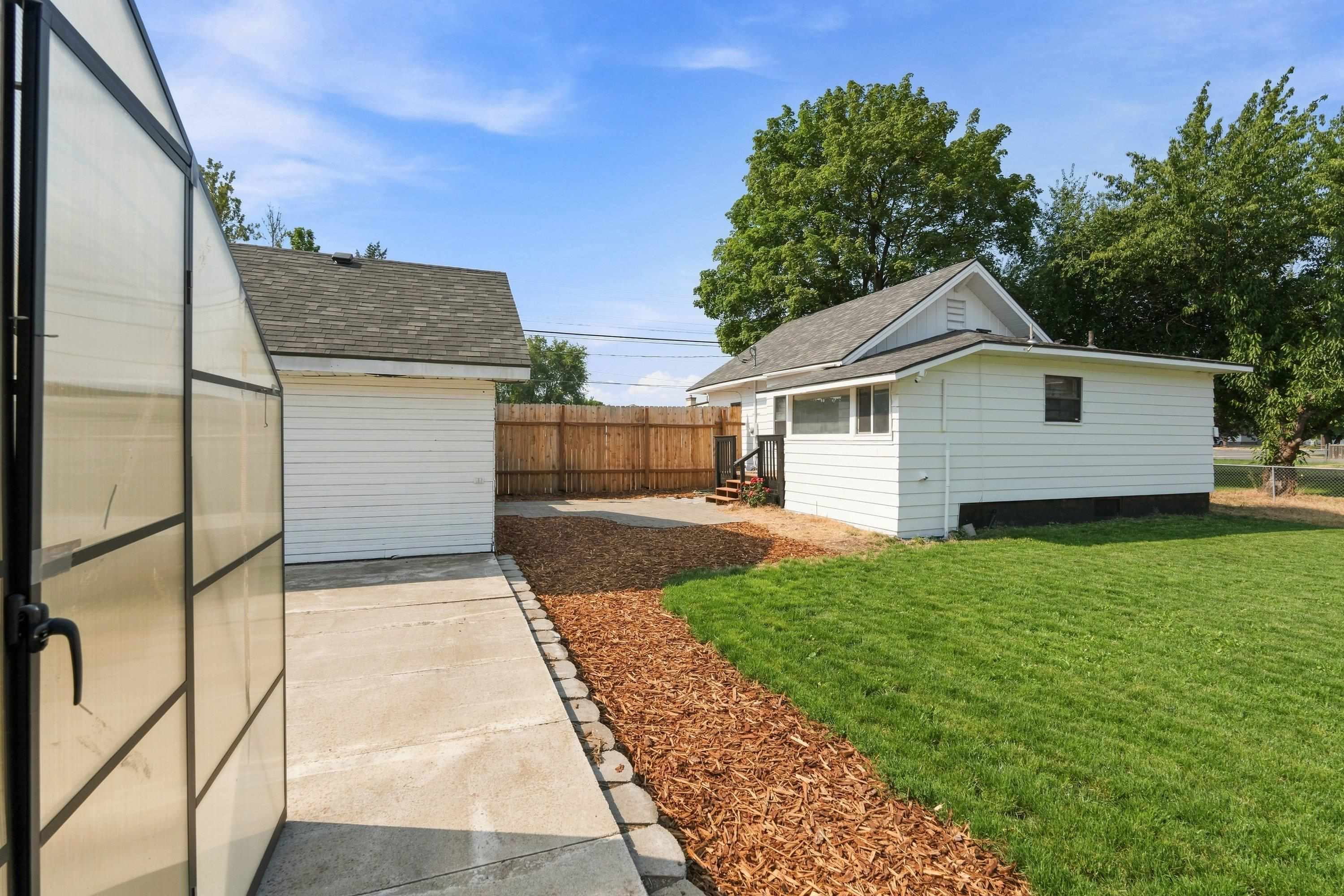 10319 E Broadway Ave - Photo 33