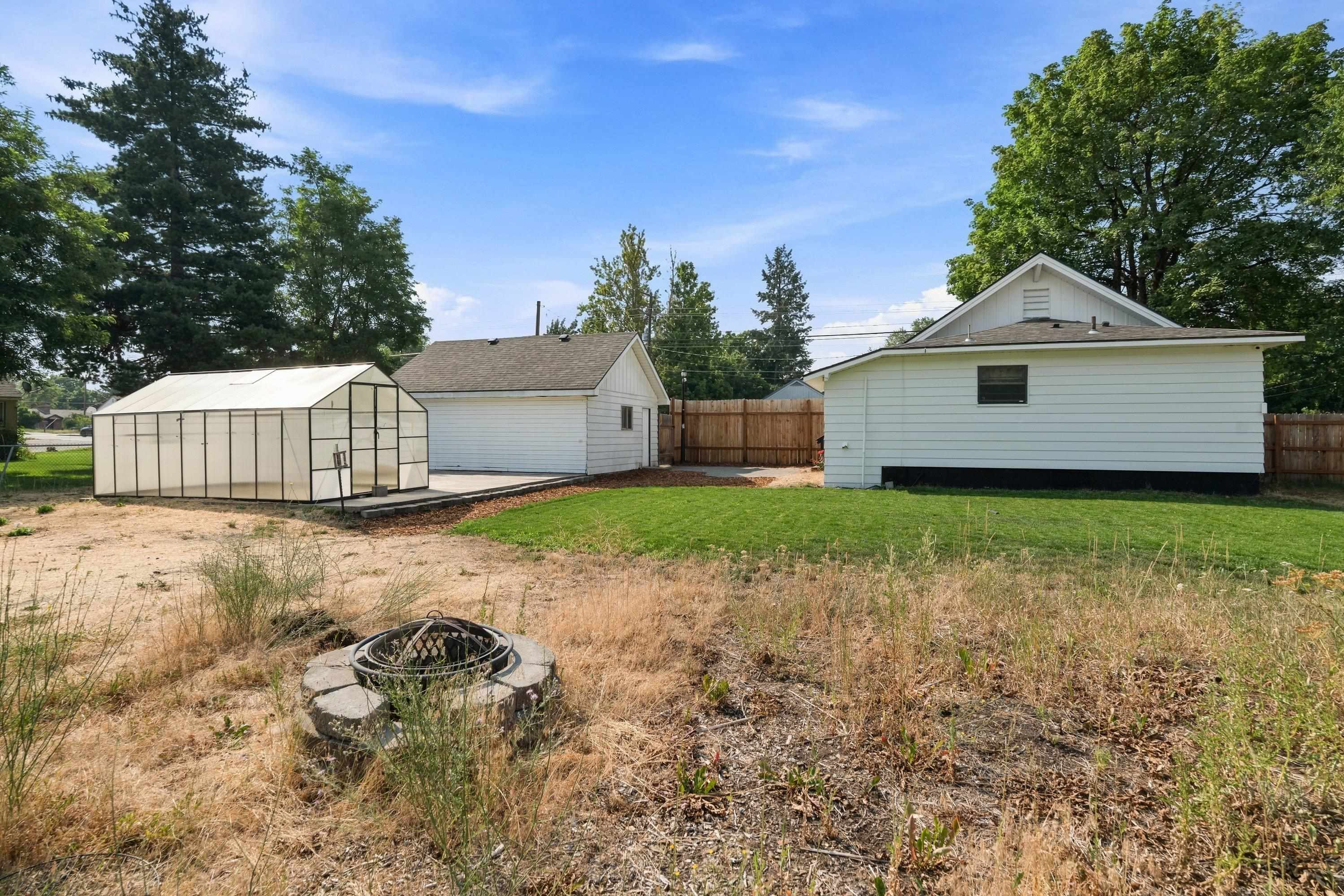 10319 E Broadway Ave - Photo 5