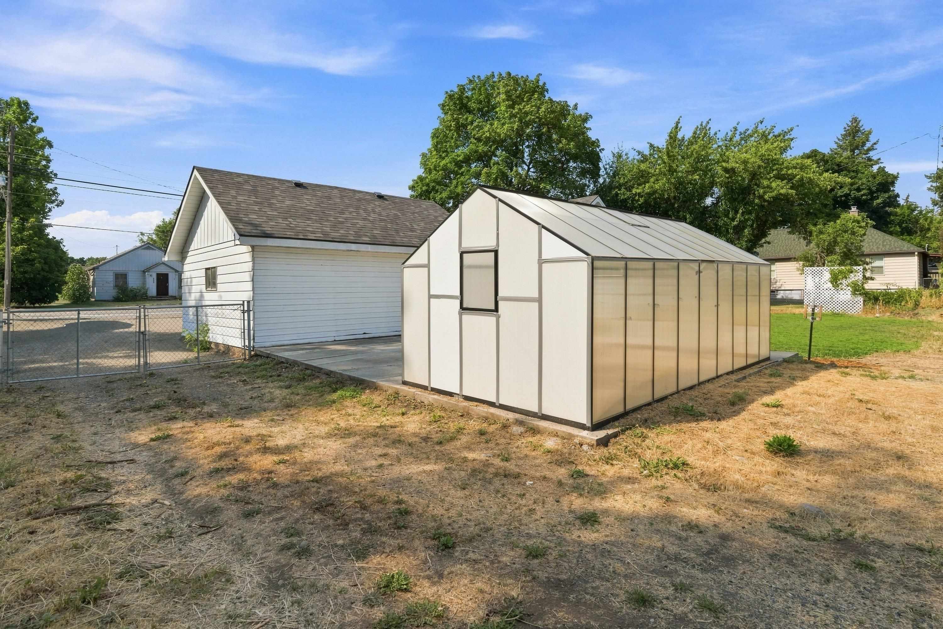 10319 E Broadway Ave - Photo 34