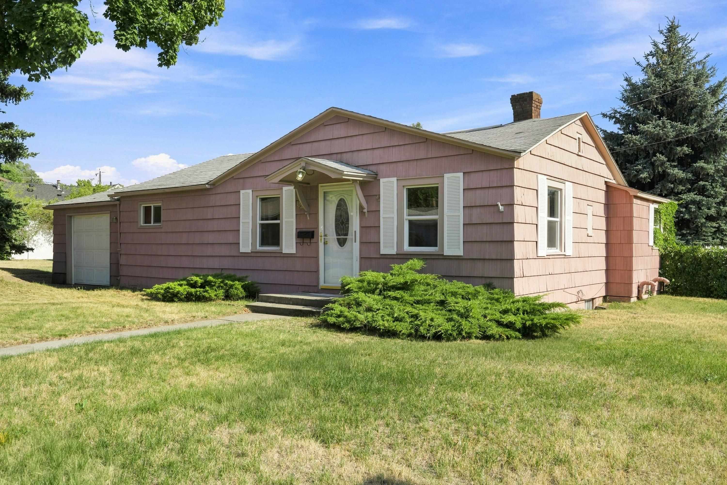 1129 W Bismark Ave - Photo 1