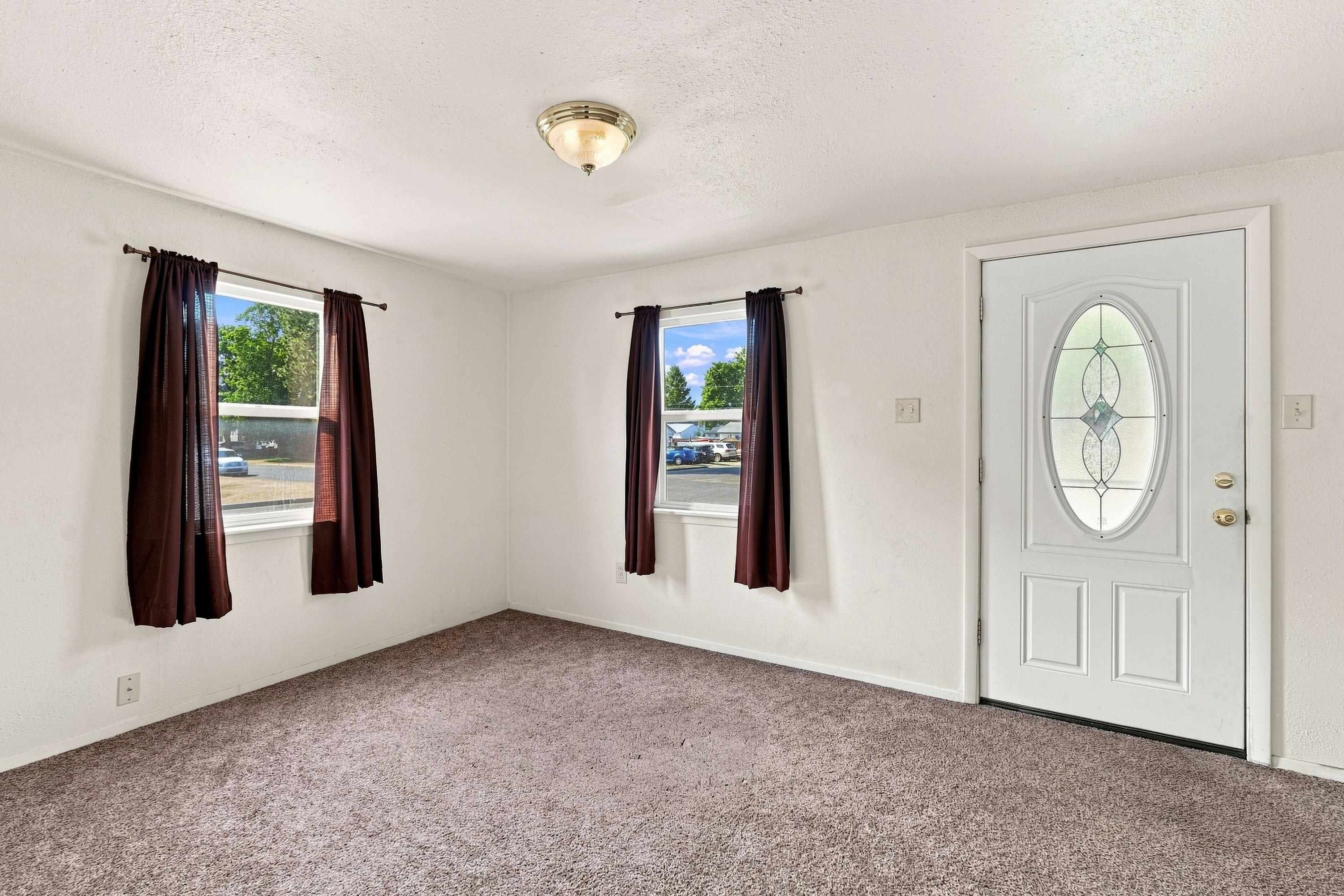 1129 W Bismark Ave - Photo 6