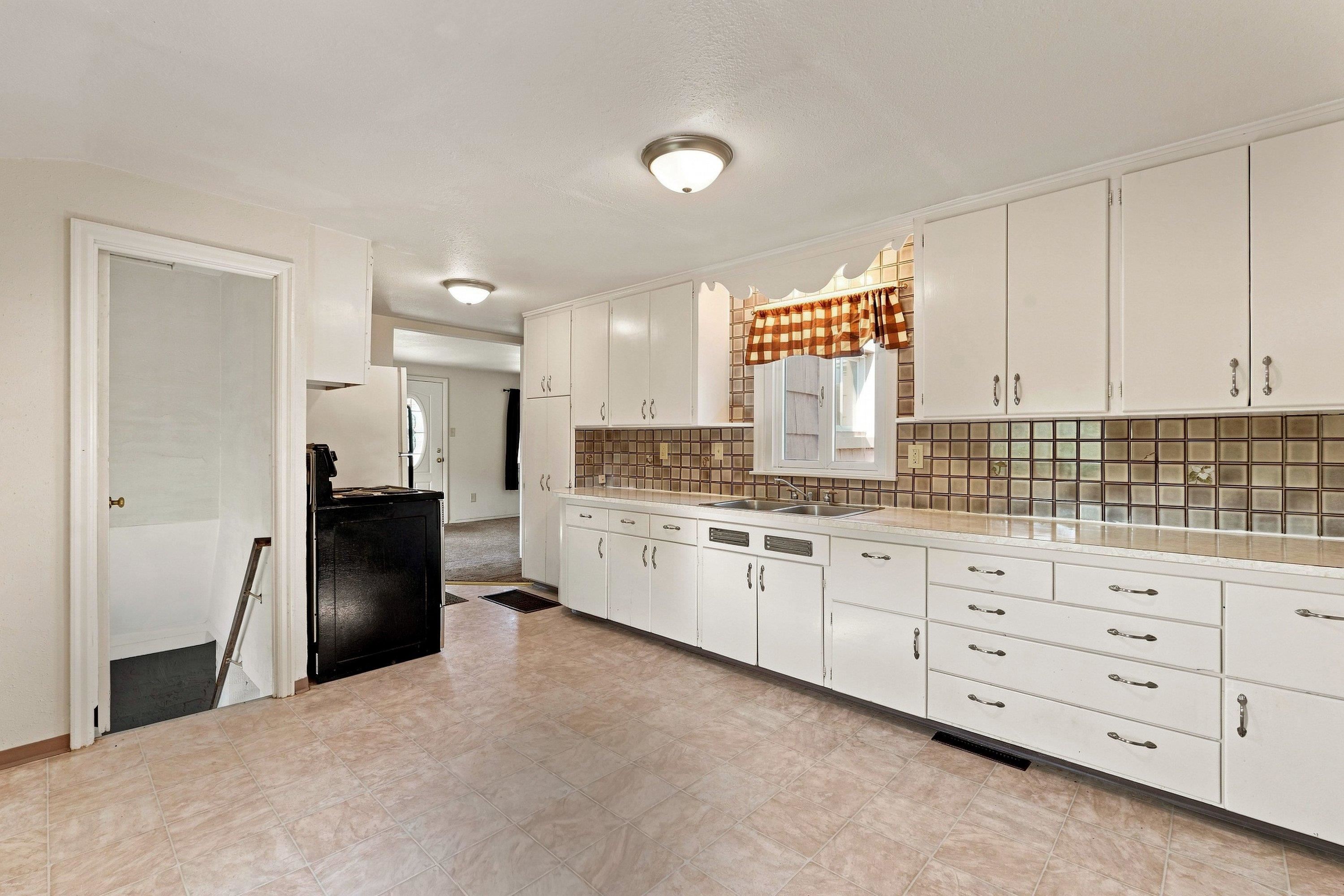 1129 W Bismark Ave - Photo 9