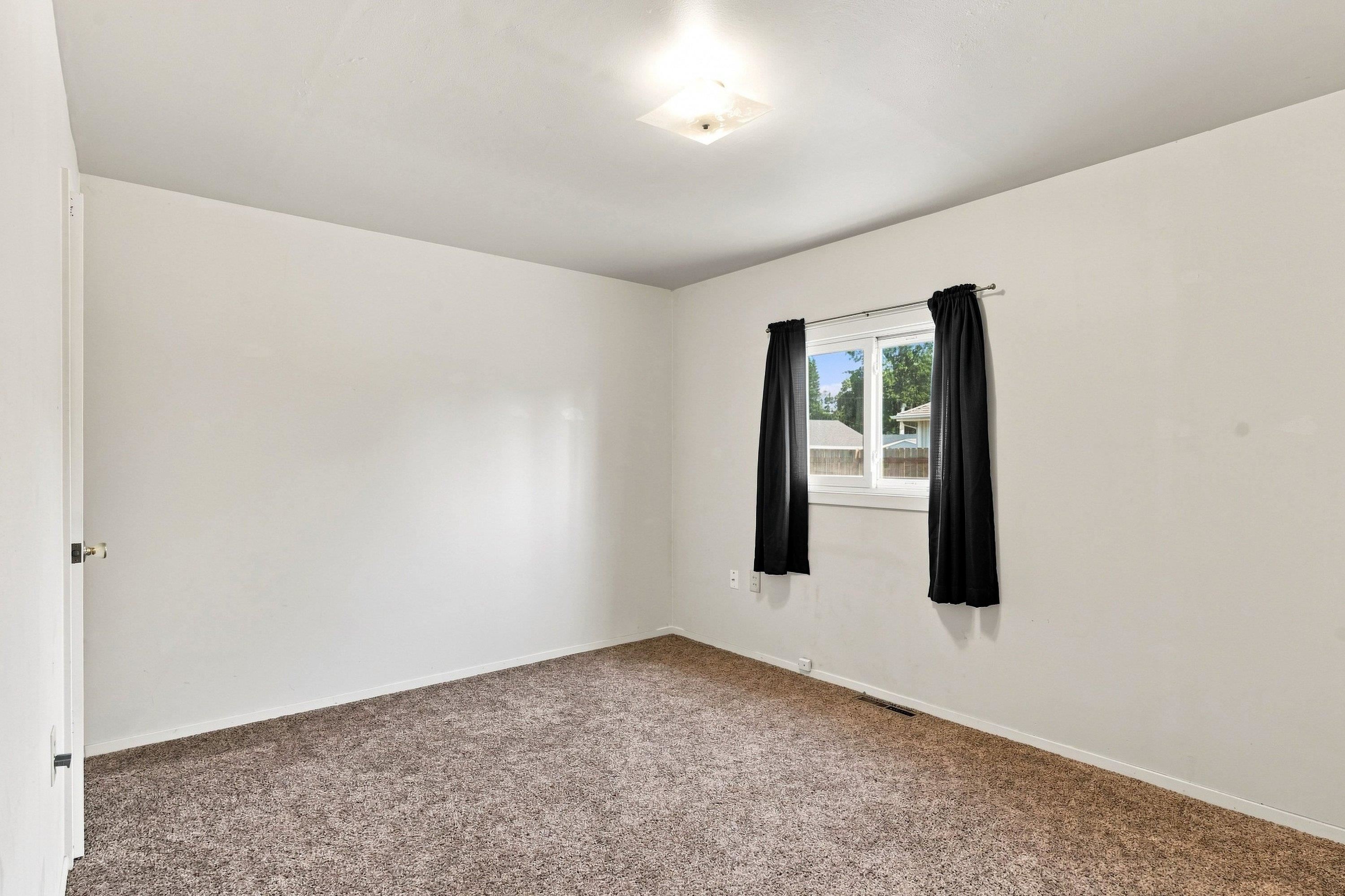 1129 W Bismark Ave - Photo 10