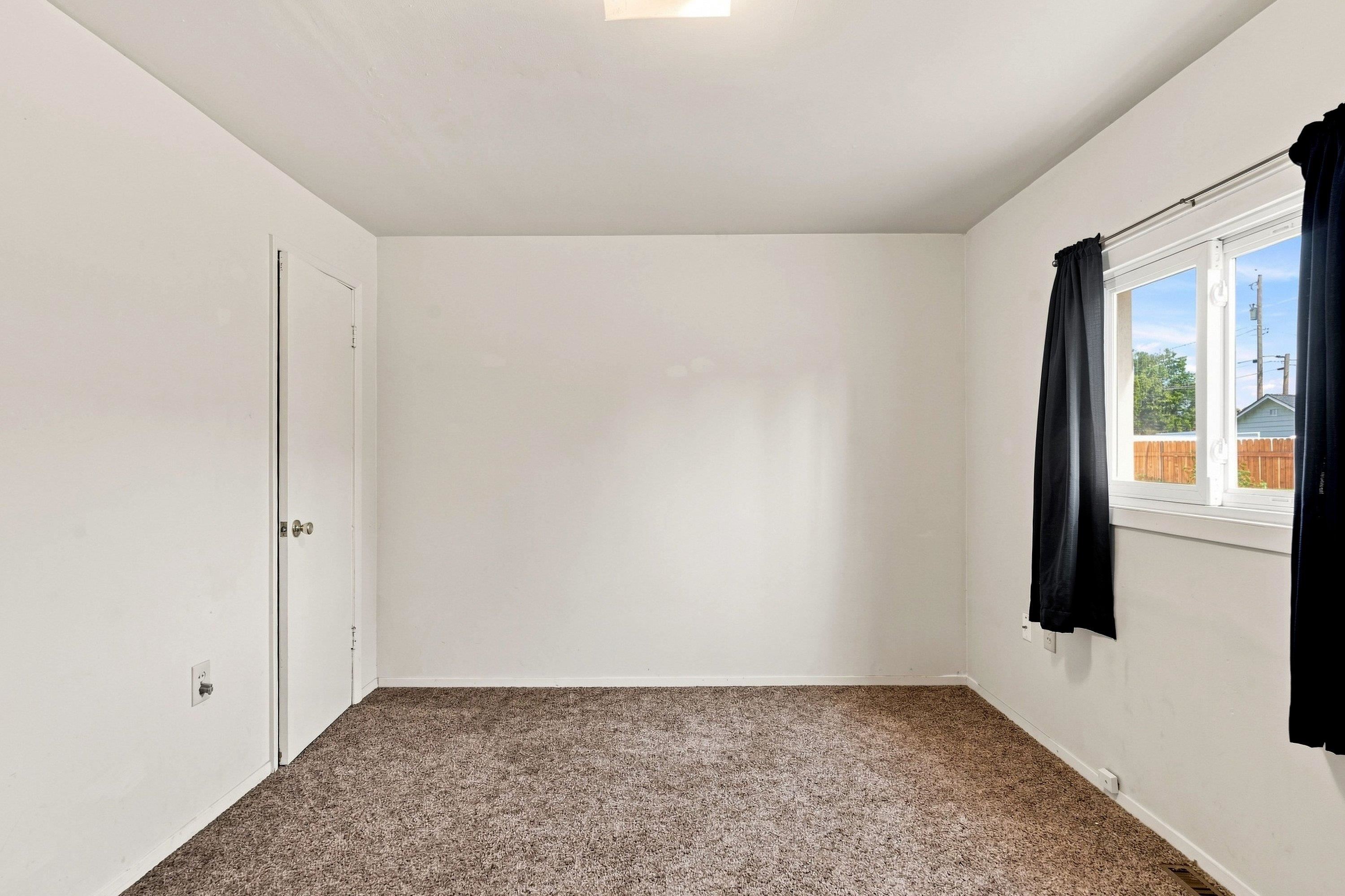 1129 W Bismark Ave - Photo 11