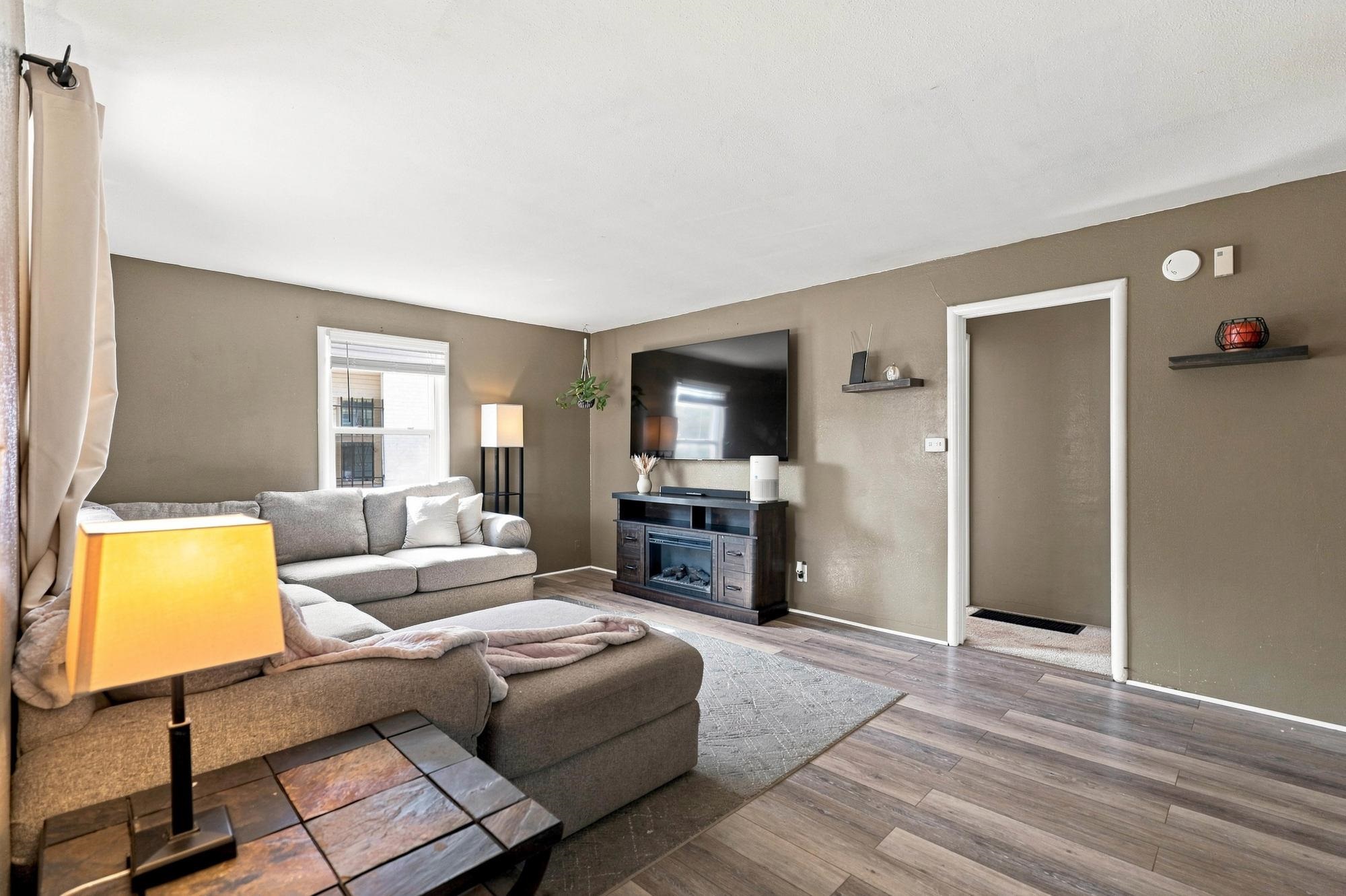 307 E Rockwell Ave - Photo 2
