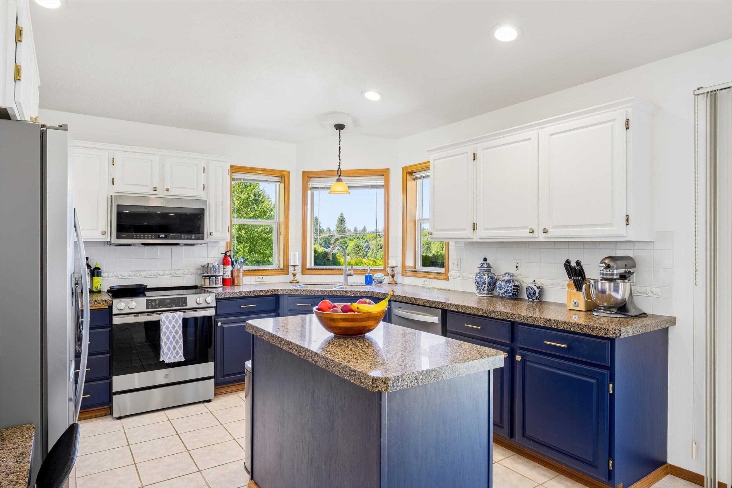 5611 E Nancy Ln - Photo 4