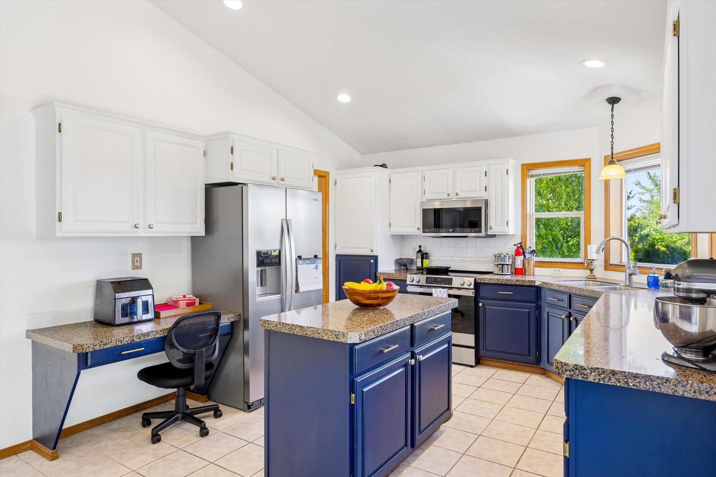 5611 E Nancy Ln - Photo 6