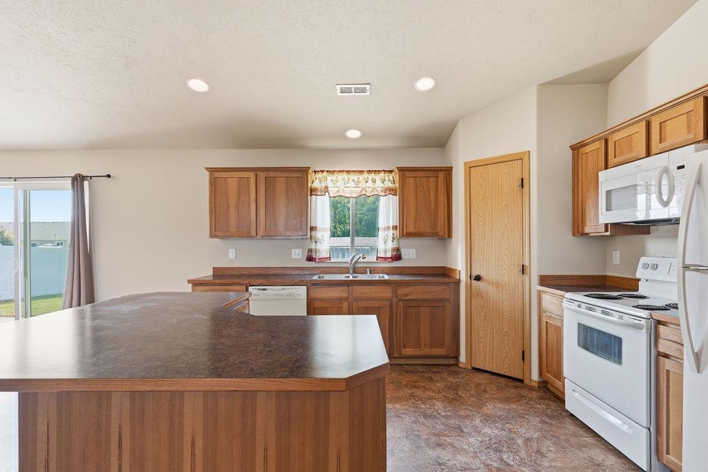1708 E 6th St - Photo 11