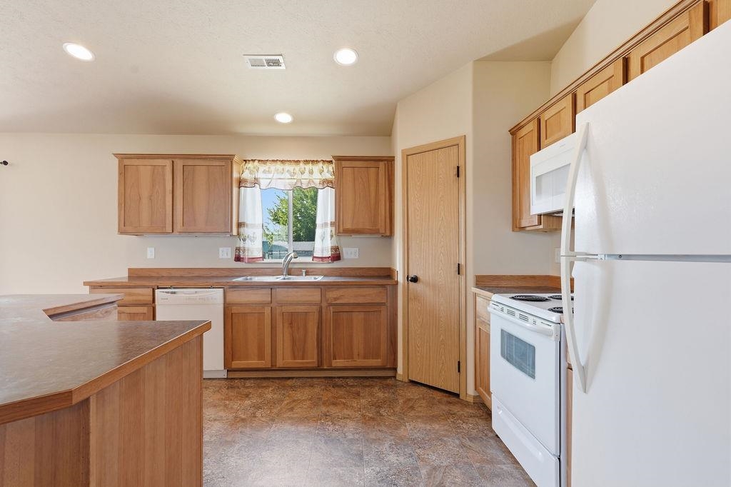 1708 E 6th St - Photo 12