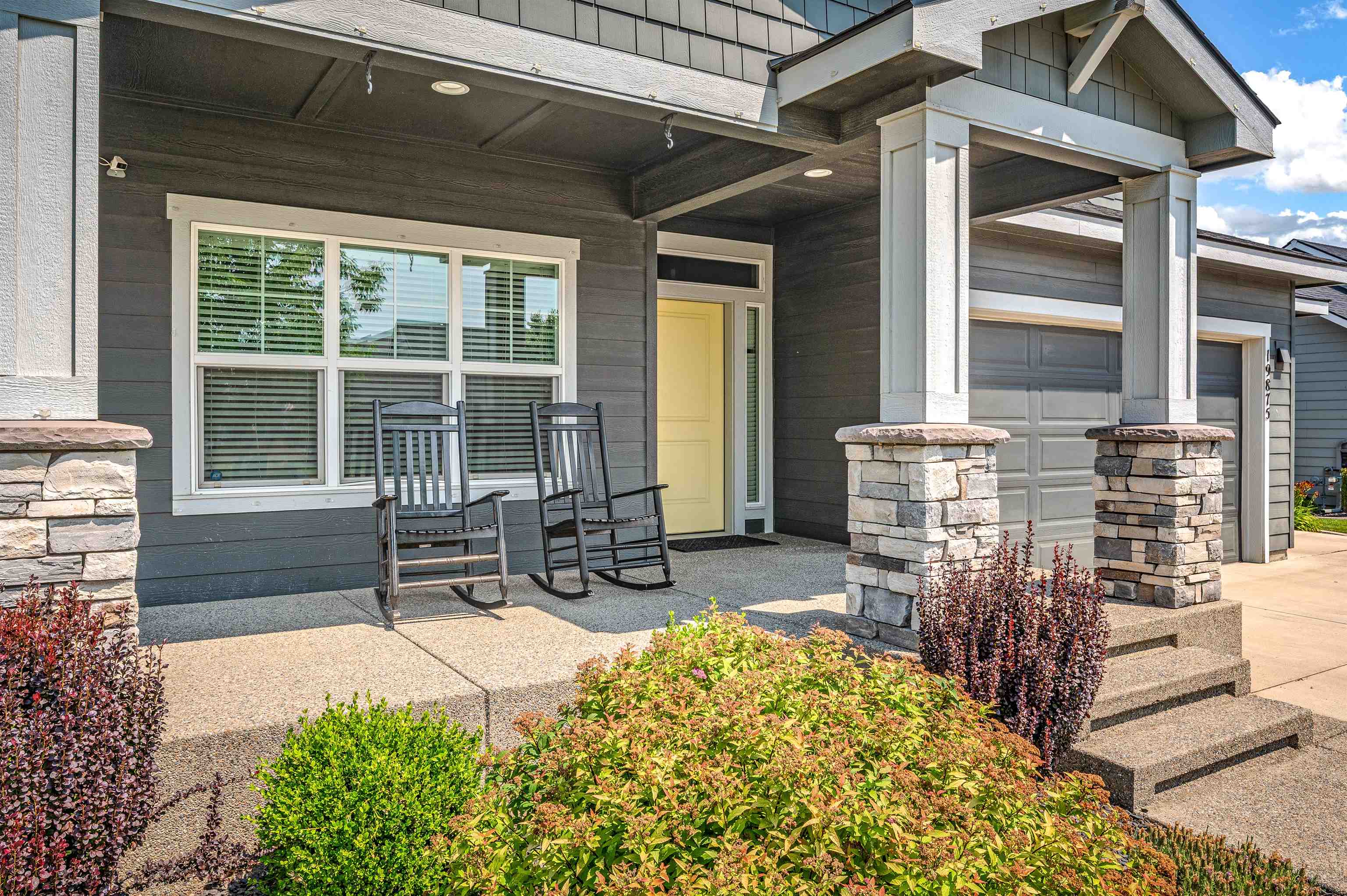 19875 E Riverwalk Ave - Photo 2