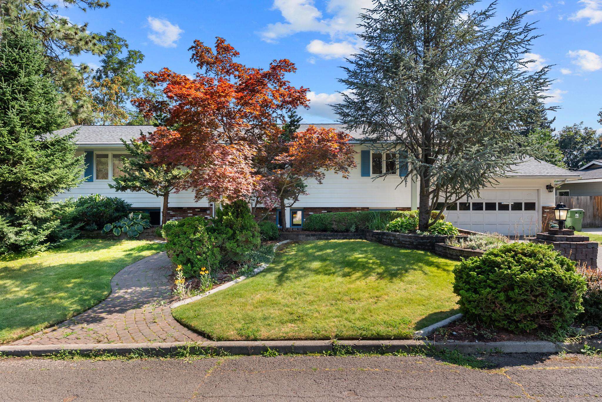 2504 E 40TH Ave - Photo 1