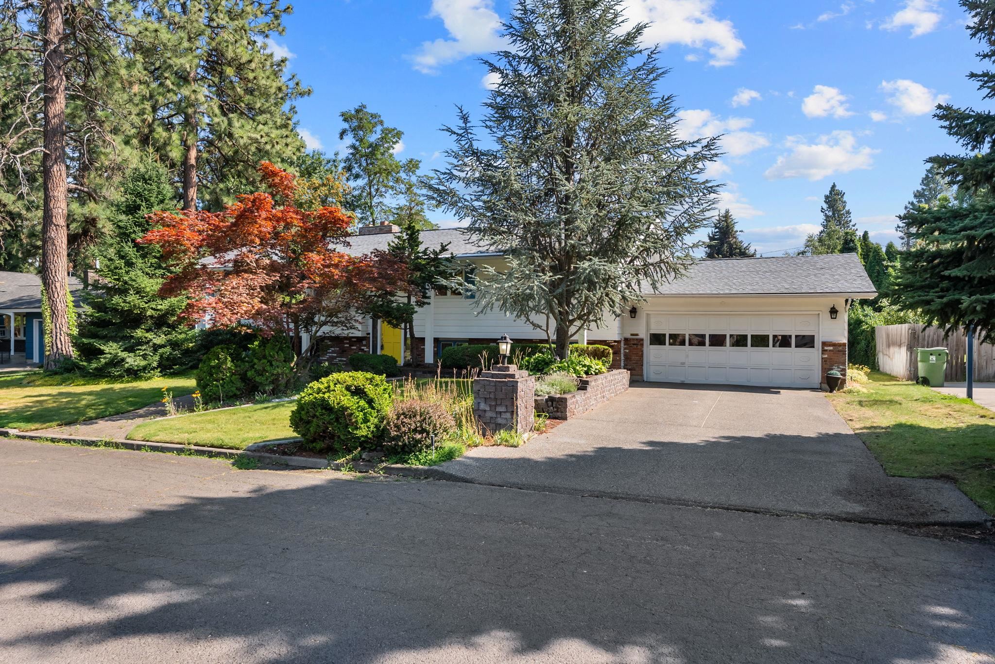 2504 E 40TH Ave - Photo 3