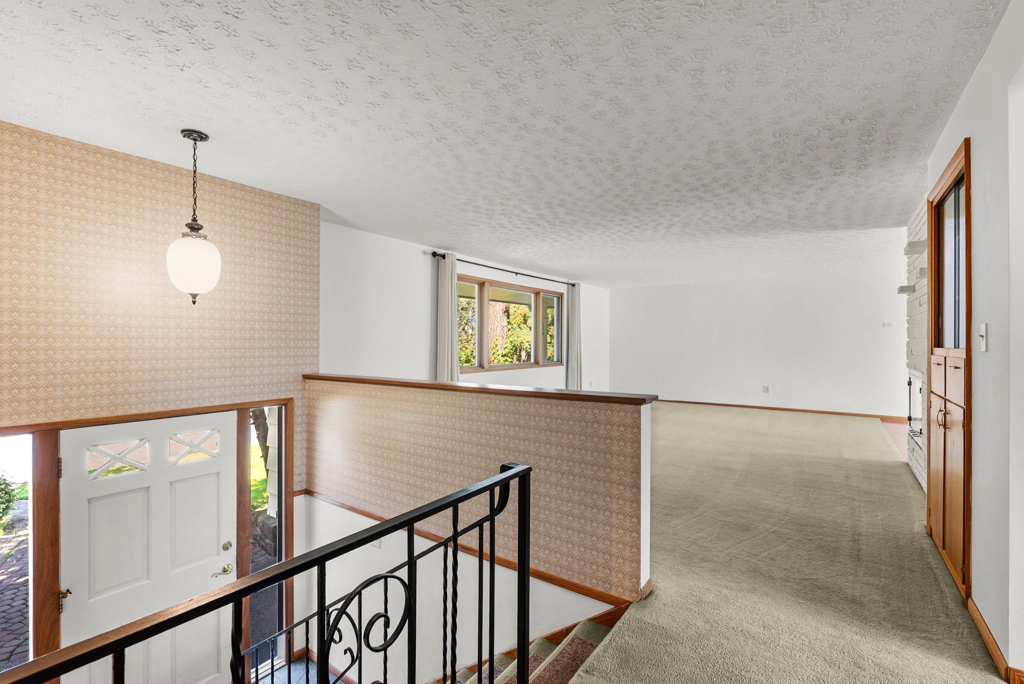 2504 E 40TH Ave - Photo 8