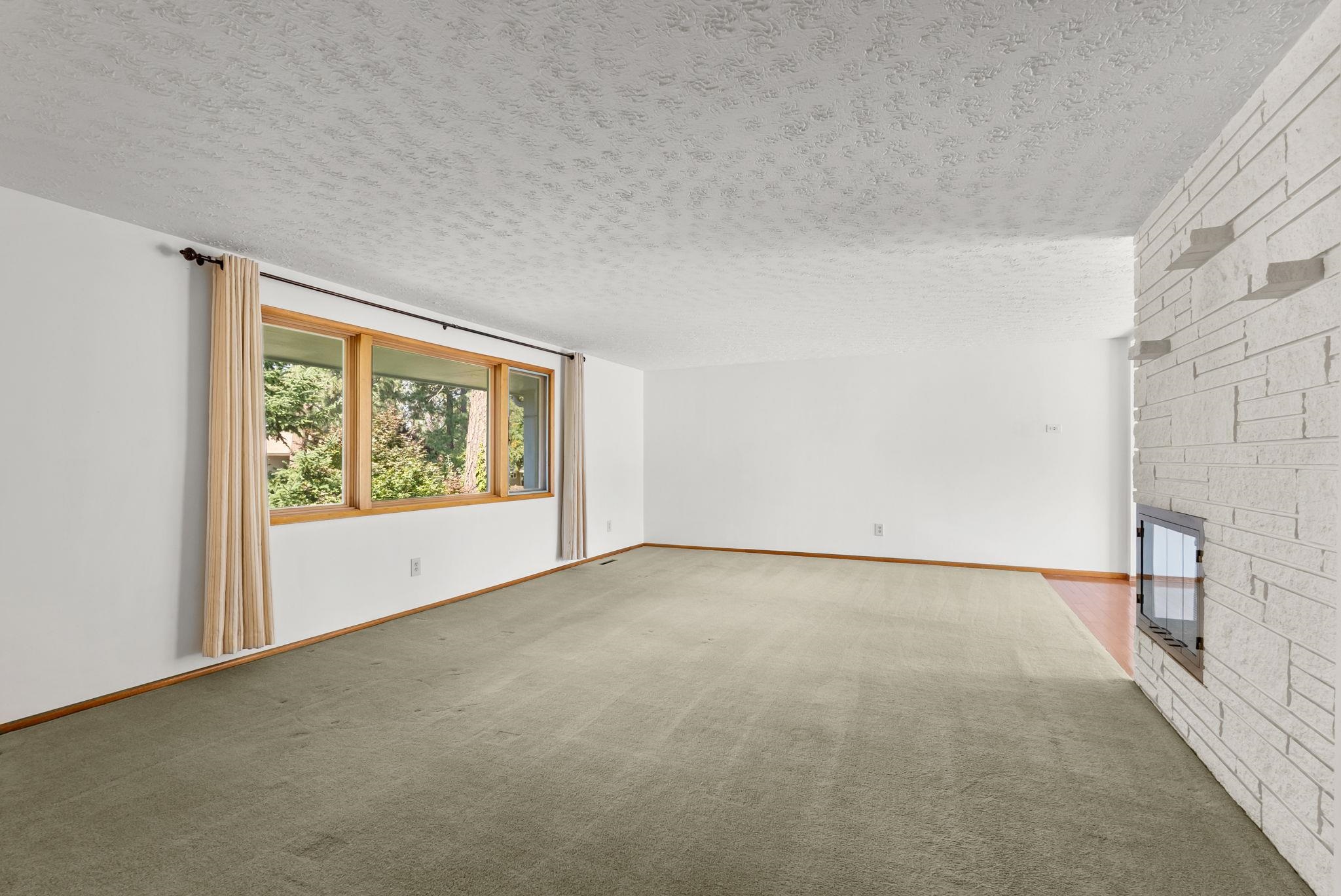 2504 E 40TH Ave - Photo 9