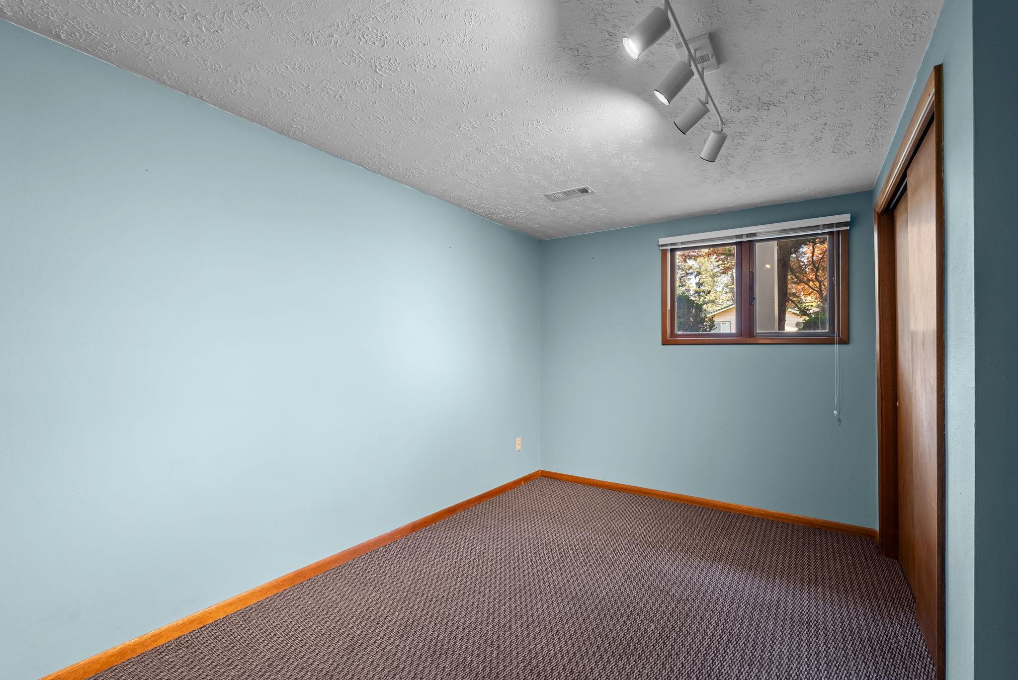 2504 E 40TH Ave - Photo 29