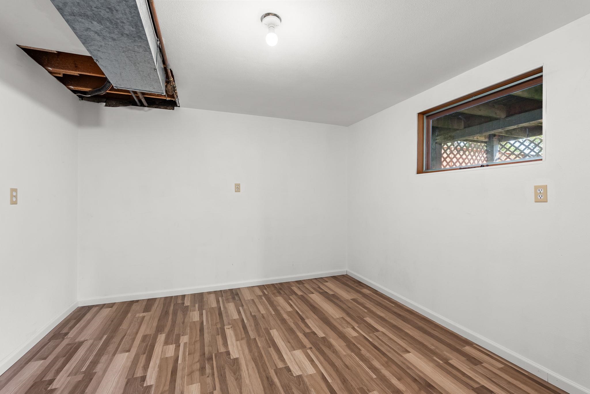 2504 E 40TH Ave - Photo 32