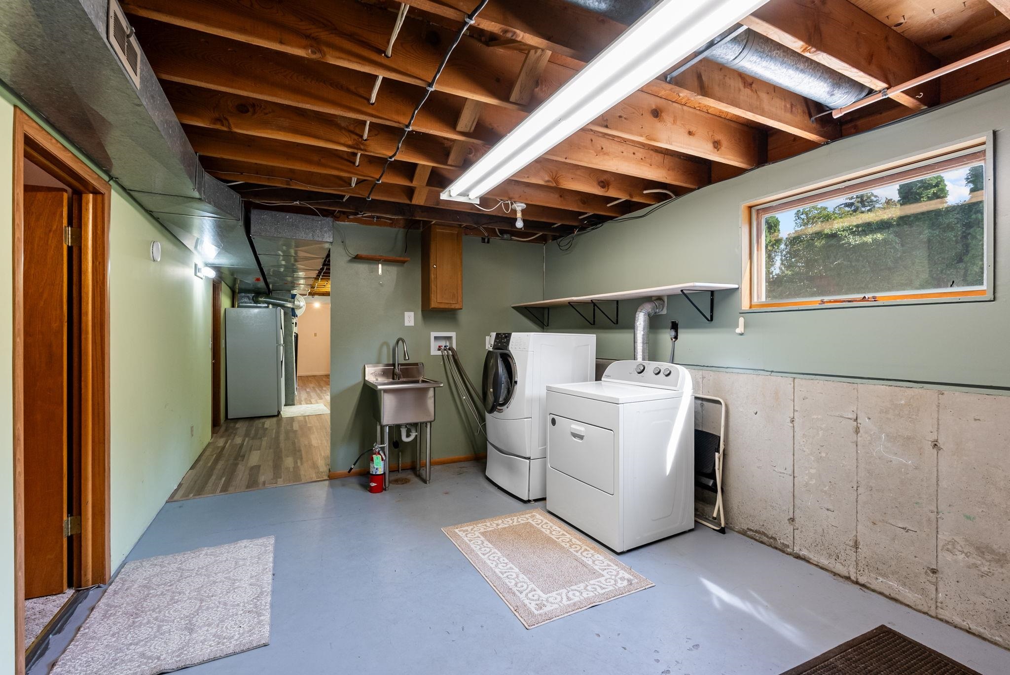 2504 E 40TH Ave - Photo 35
