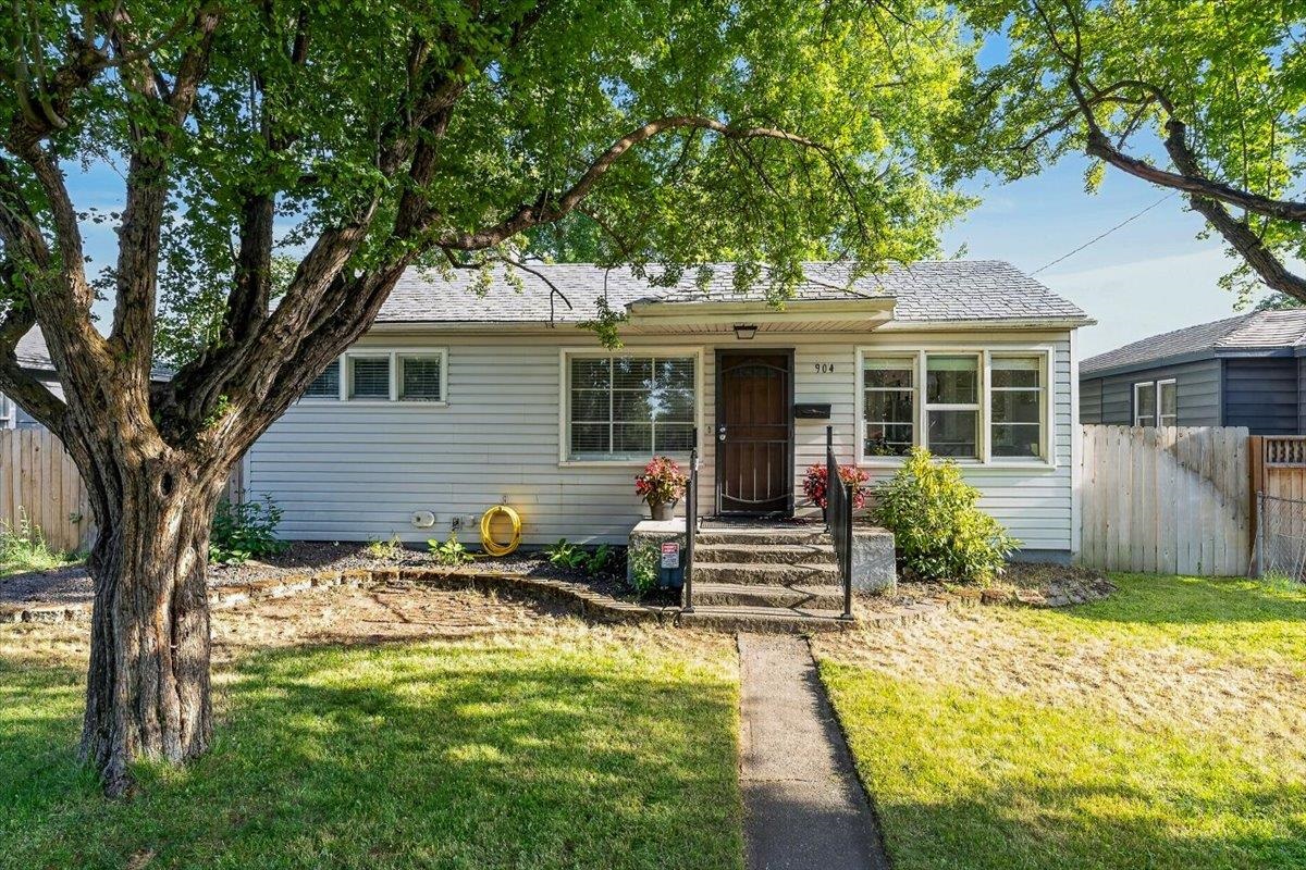 904 E Joseph Ave - Photo 1