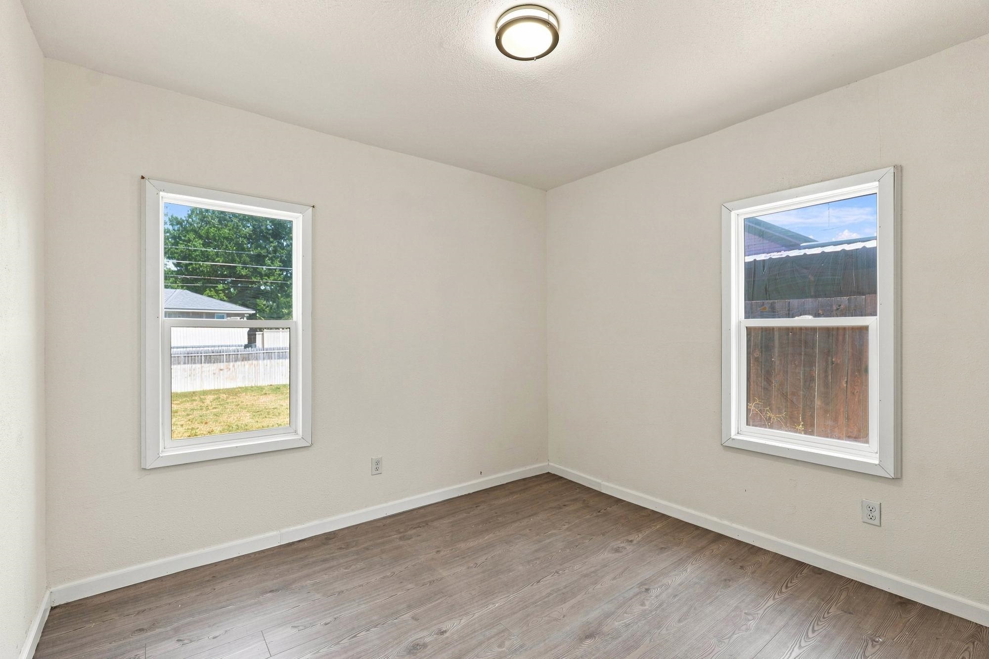 1103 E Broad Ave - Photo 14