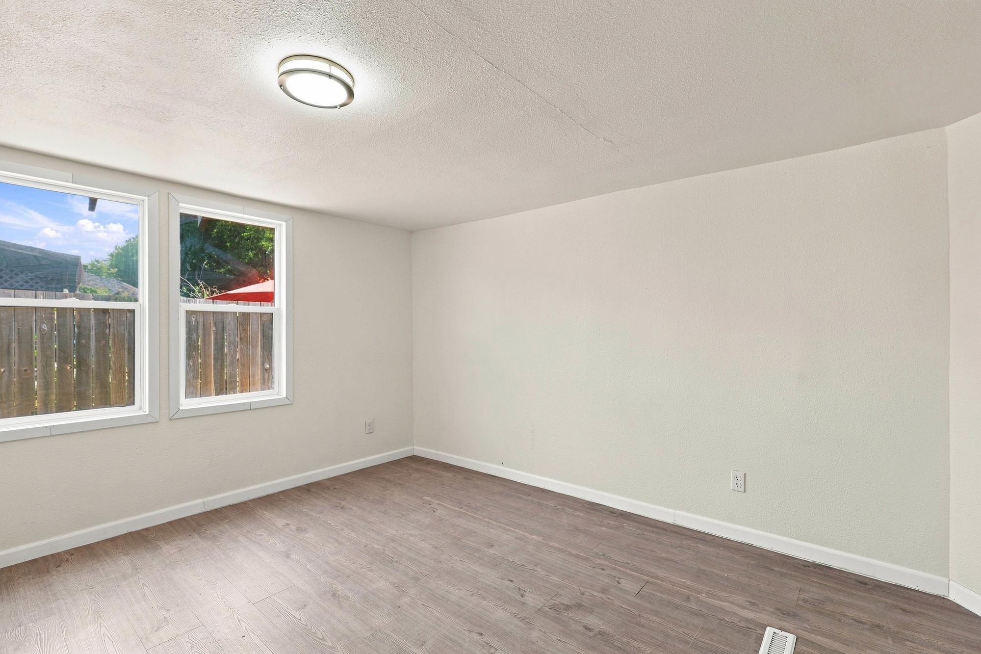 1103 E Broad Ave - Photo 12