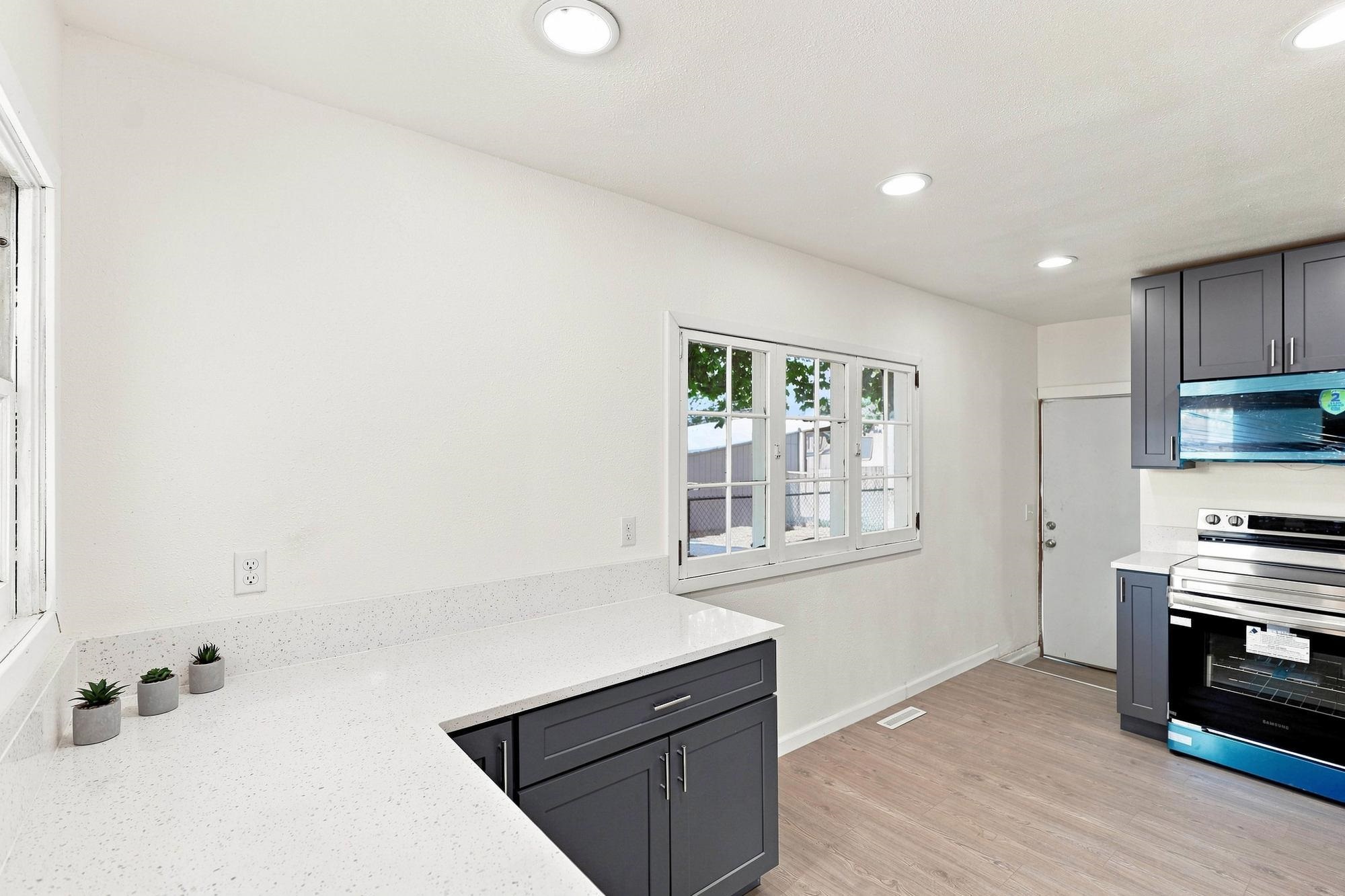 1103 E Broad Ave - Photo 11