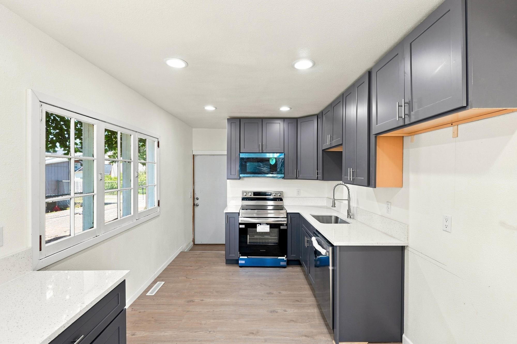 1103 E Broad Ave - Photo 9