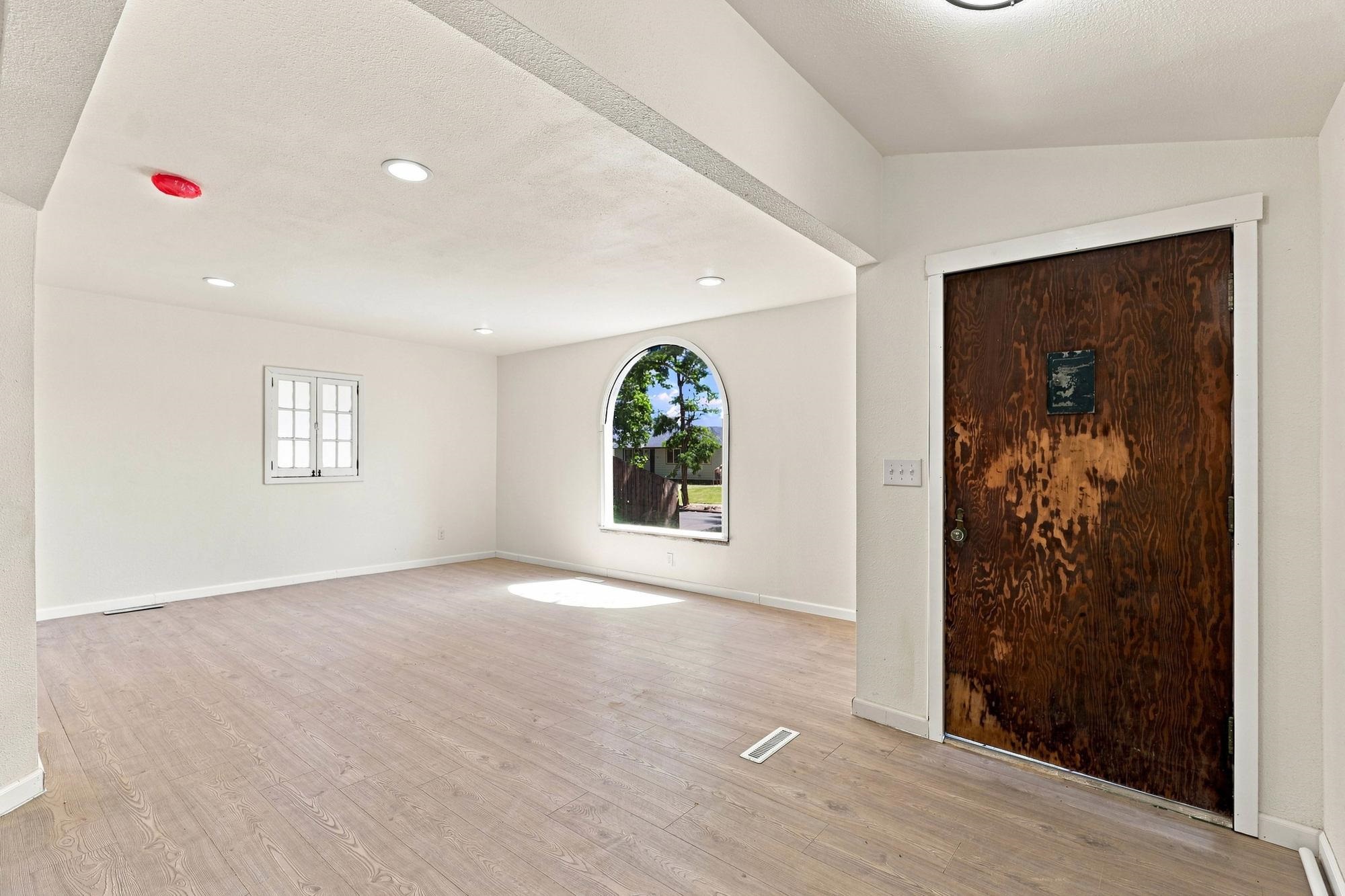 1103 E Broad Ave - Photo 5
