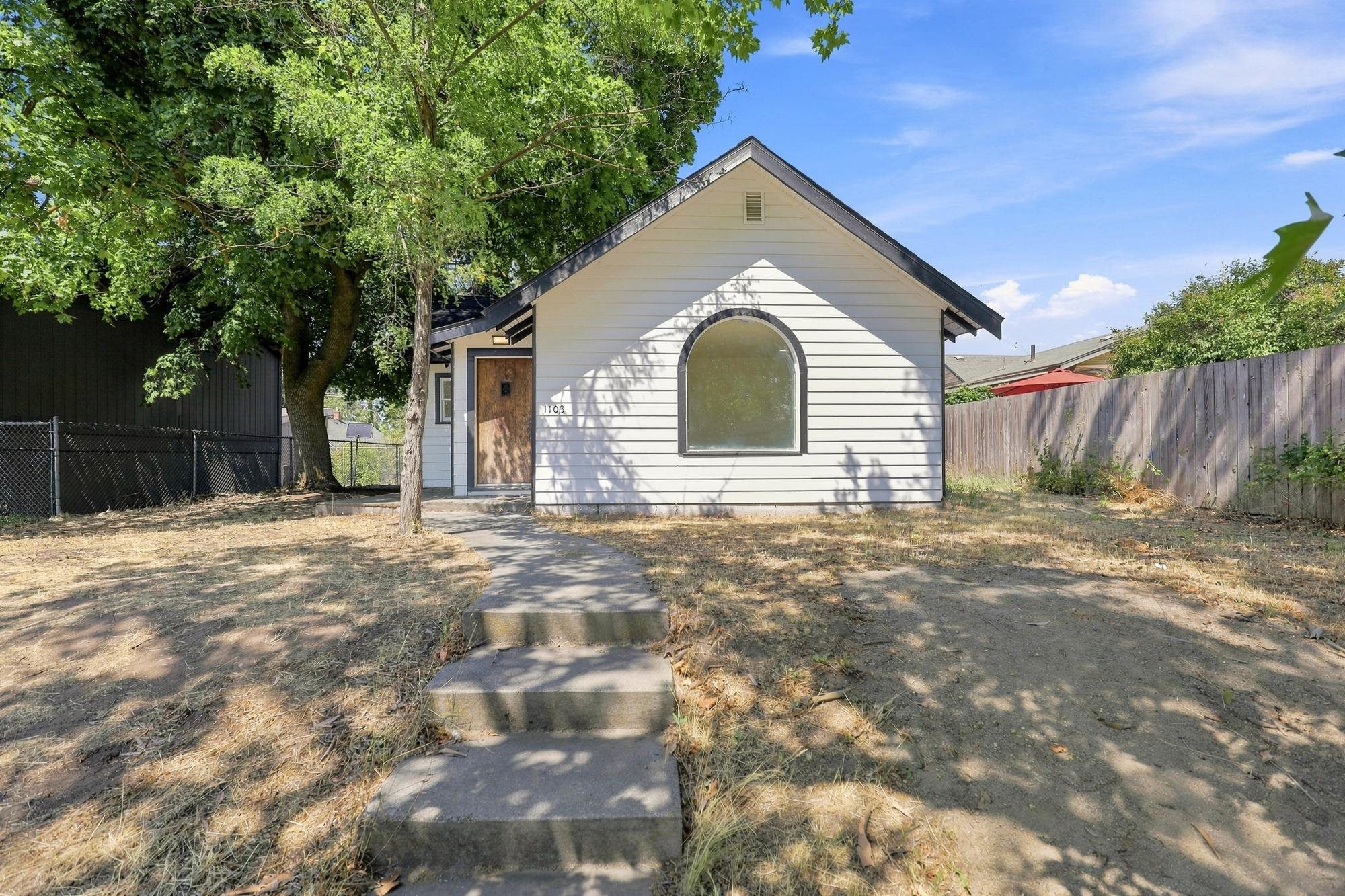 1103 E Broad Ave - Photo 3