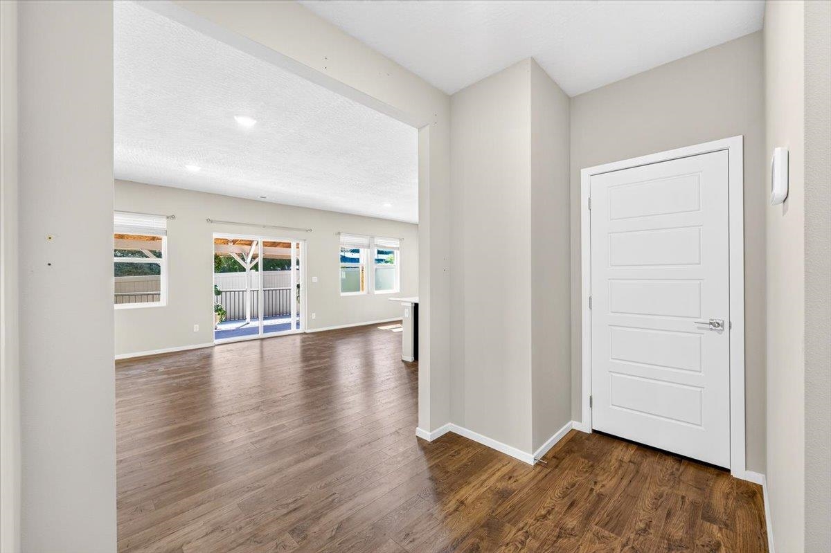 12212 N Greene St - Photo 8