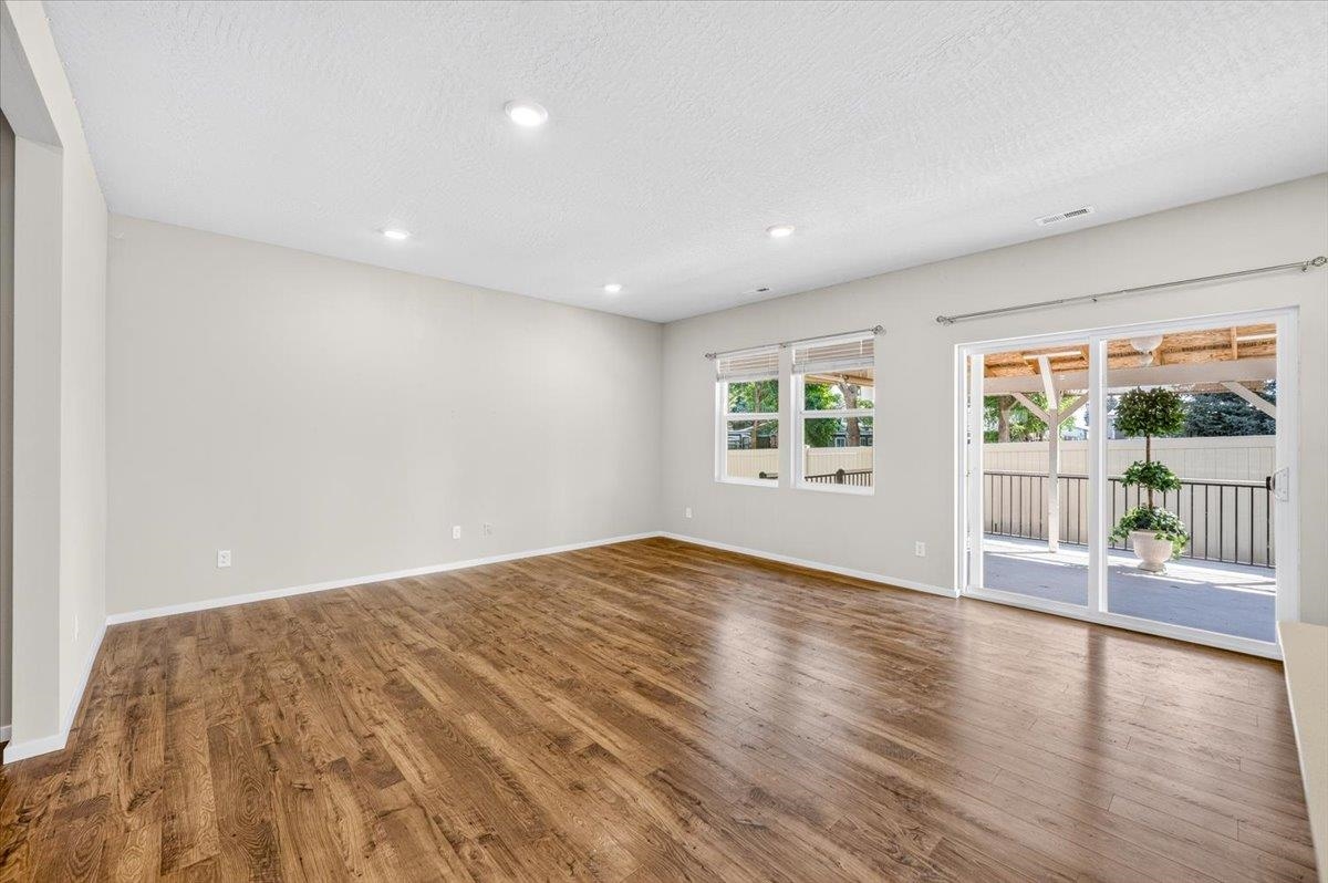 12212 N Greene St - Photo 10